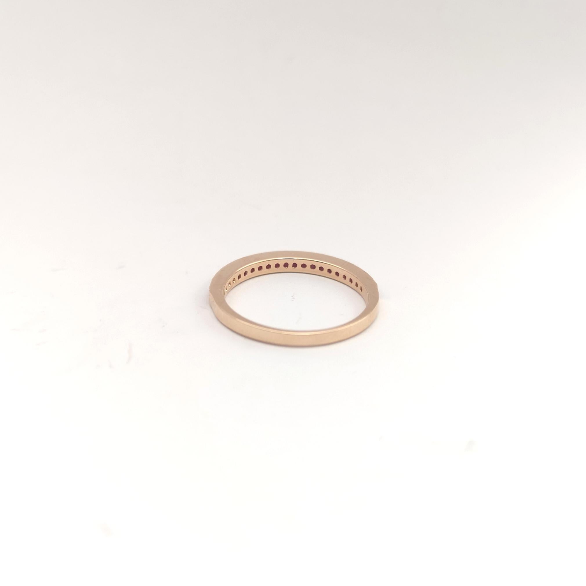 Anillo Eternity de rubí engastado en oro rosa de 18 quilates en venta 5