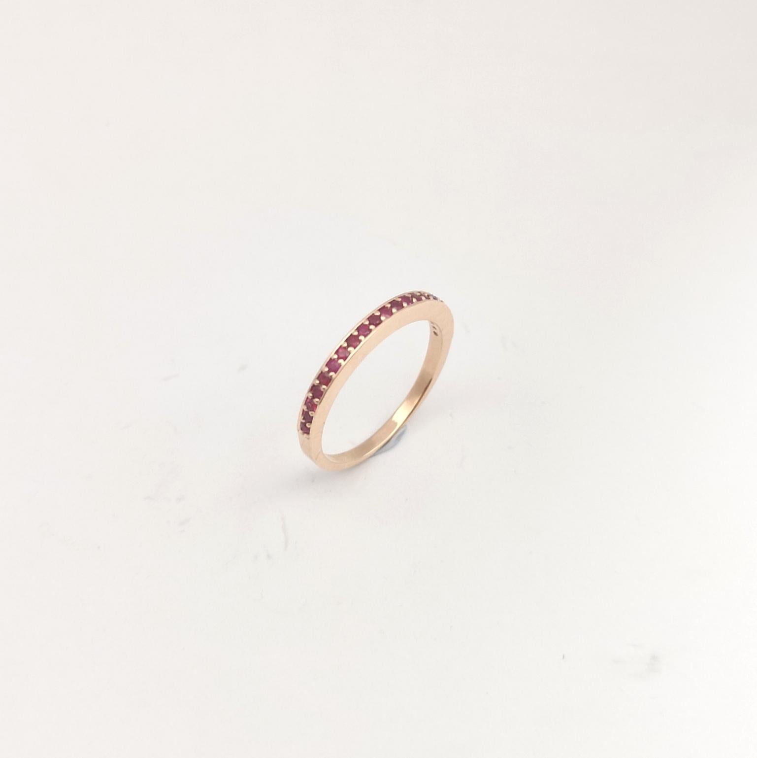 Anillo Eternity de rubí engastado en oro rosa de 18 quilates en venta 7
