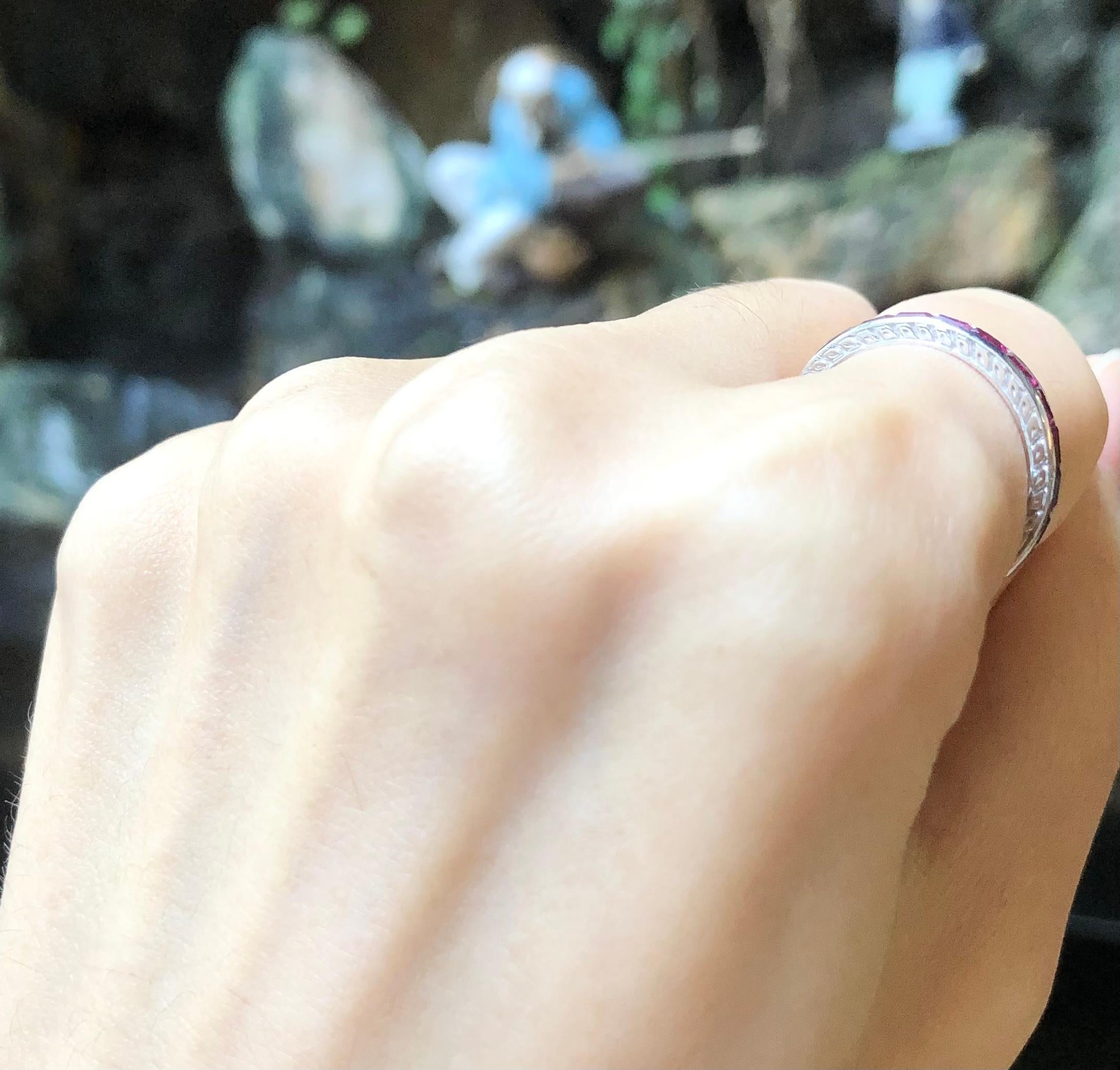 Anillo Eternity de Rubí engastado en oro blanco de 18 quilates Art Decó en venta