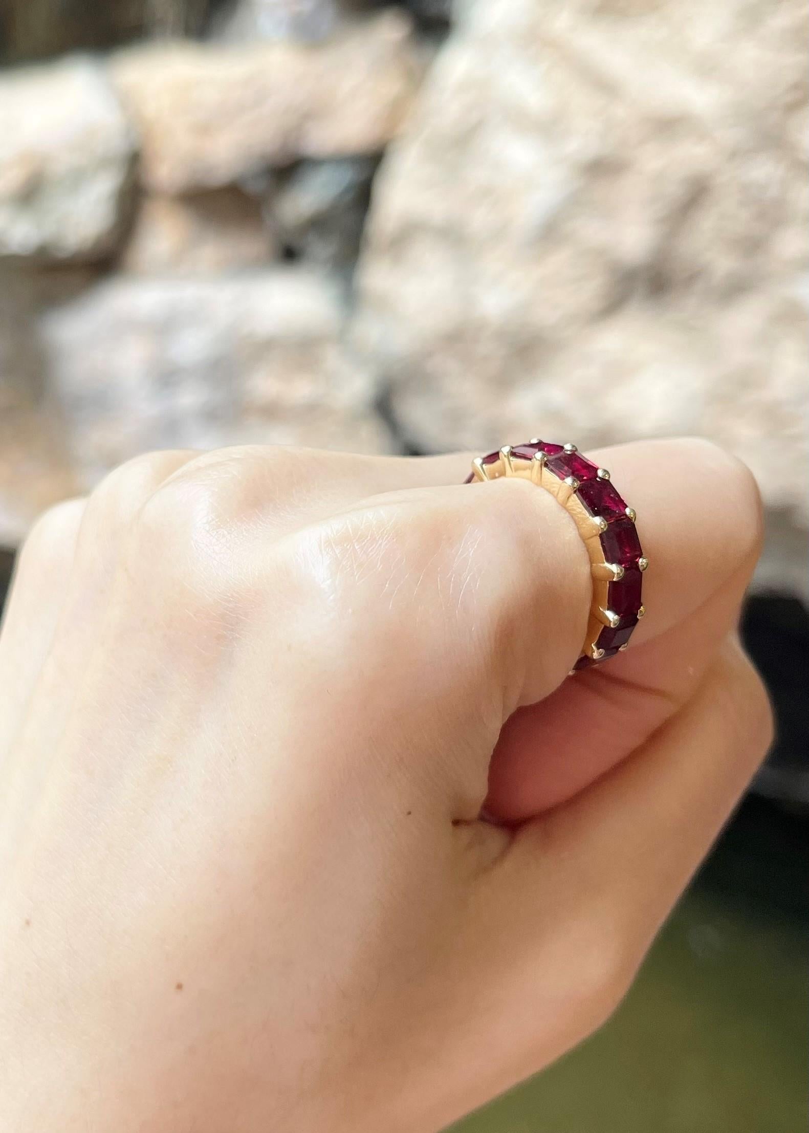 Ruby 6.55 carats Ring set in 18K Gold Settings

Width:  2.3 cm 
Length: 0.4 cm
Ring Size: 52
Total Weight: 6.56 grams


