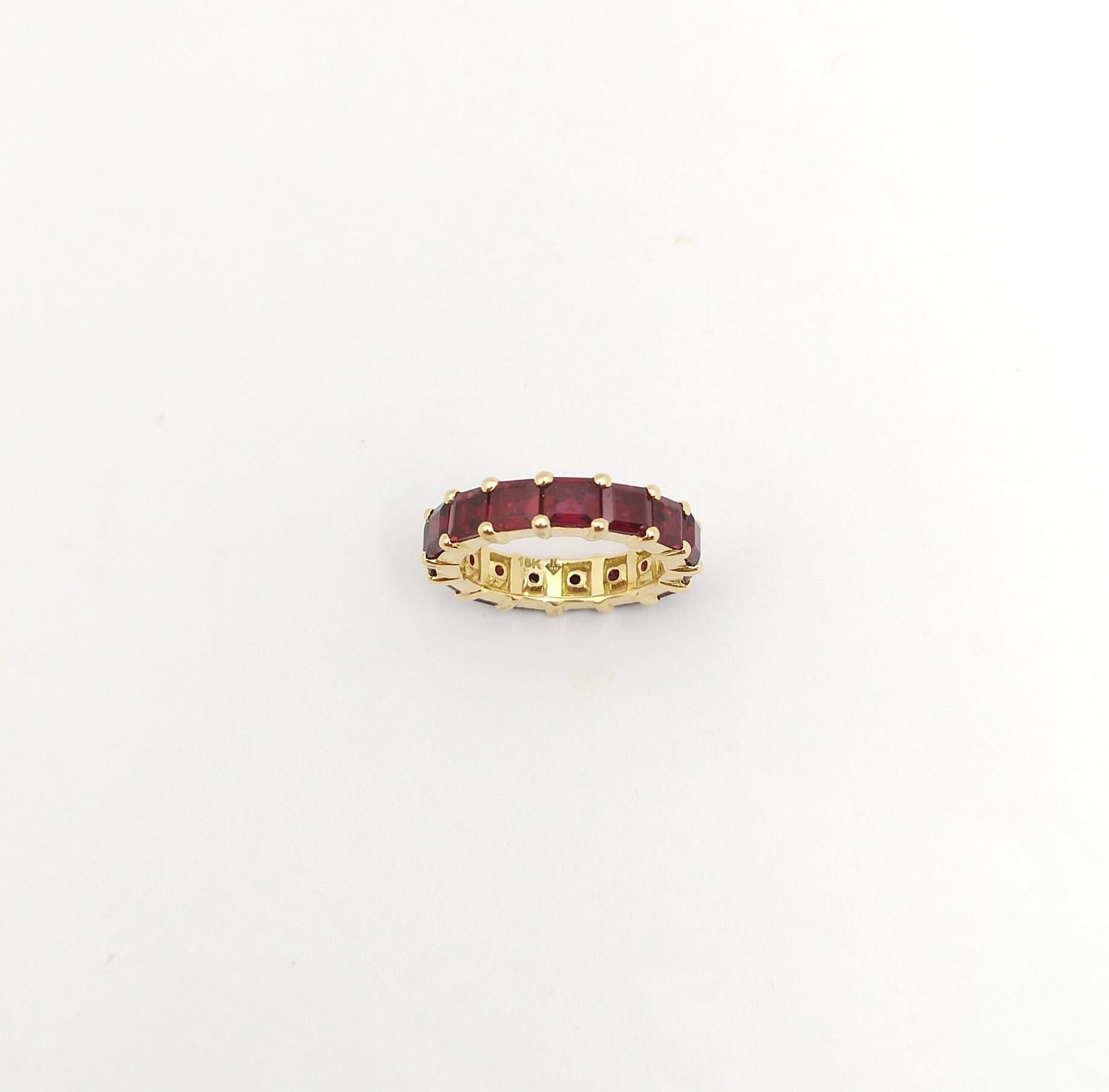Bague d'éternité en or 18 carats avec rubis en vente 2