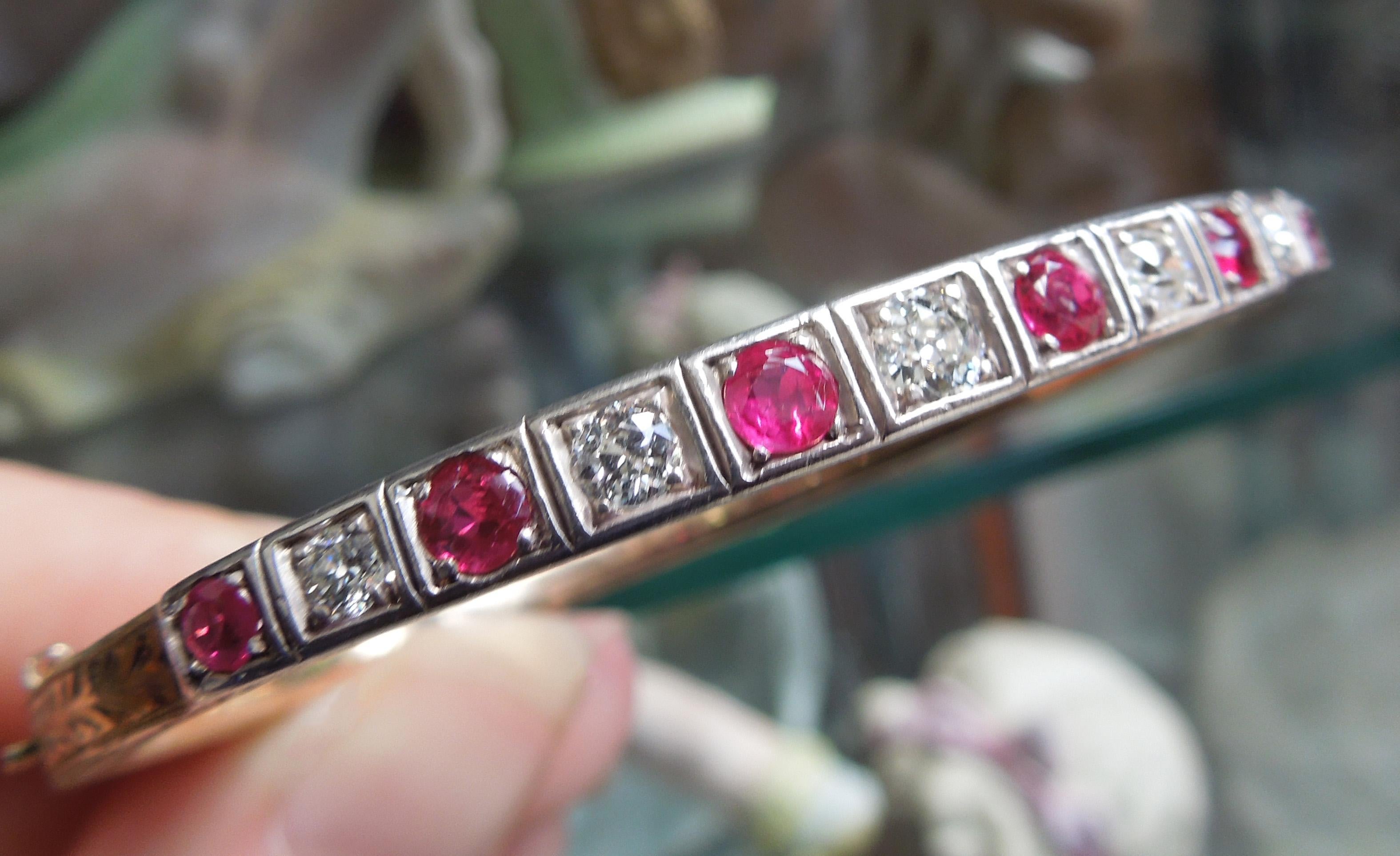 Taille vieille Europe Bracelet jonc en or 14 carats/argent sterling avec rubis et diamants taille européenne en vente