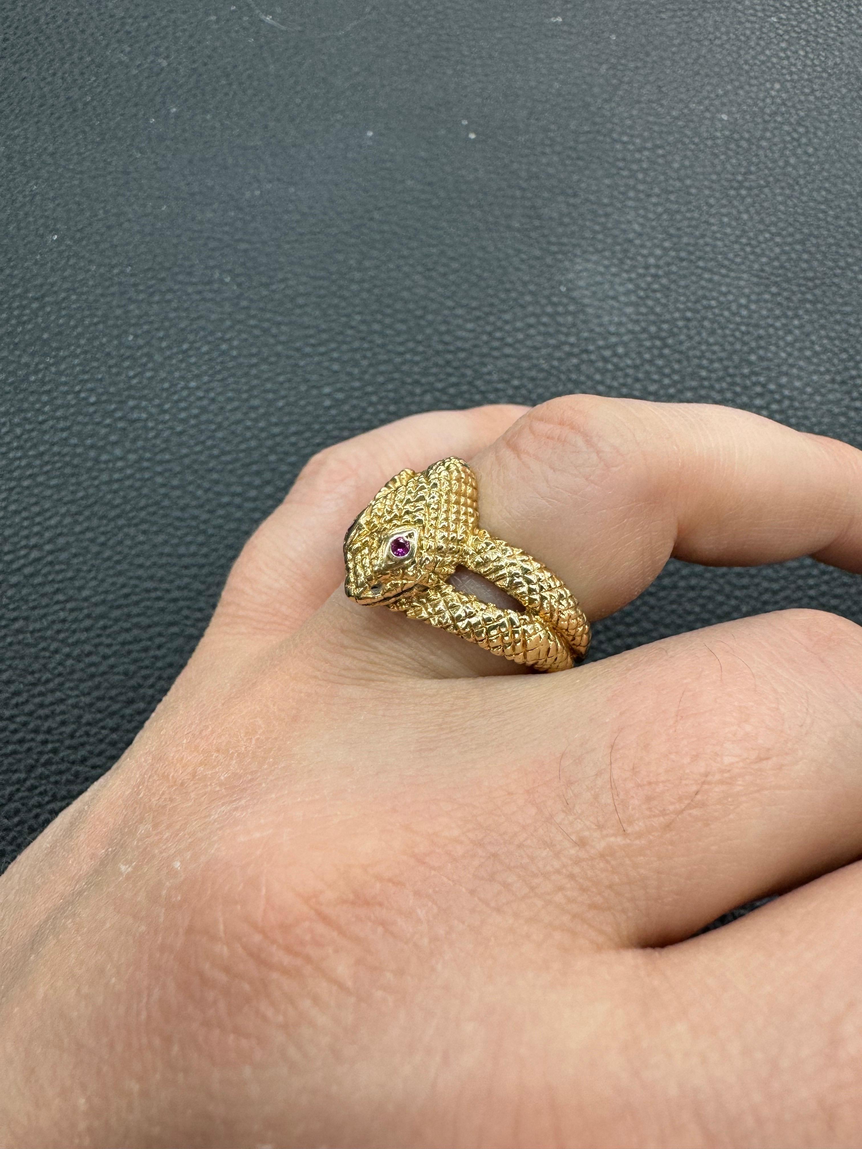Ruby Eye Snake Wrap Band Ring 14 Karat Yellow Gold 11.6 Grams For Sale 2