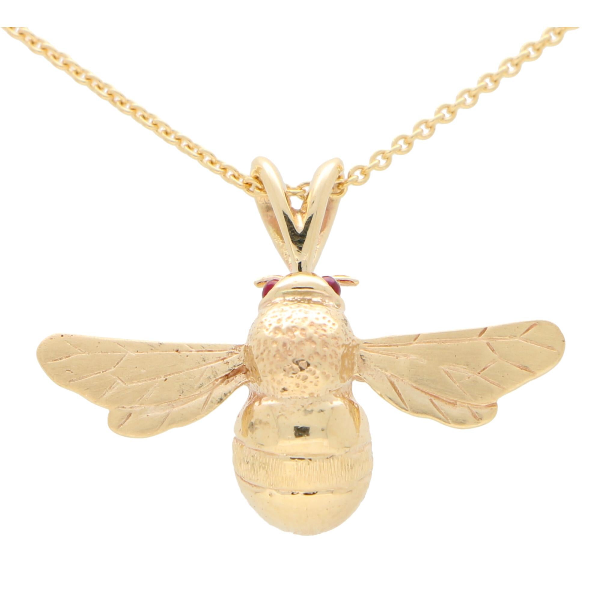 Ruby Eyed Bumble Bee Pendant Necklace Set in 9 Karat Yellow Gold For Sale