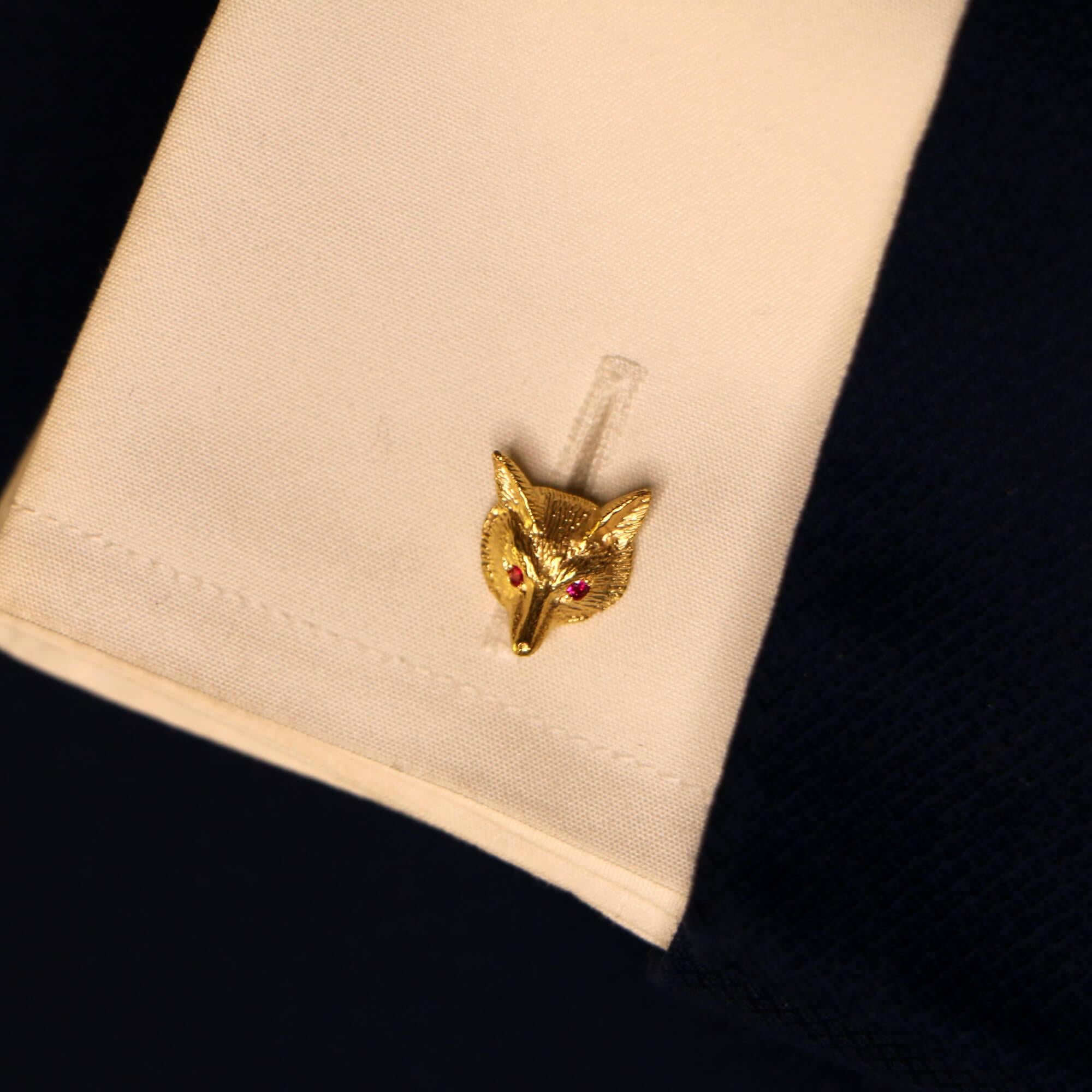 Modern Ruby Eyed Fox Head Chain Cufflinks Set in 9 Karat Yellow Gold