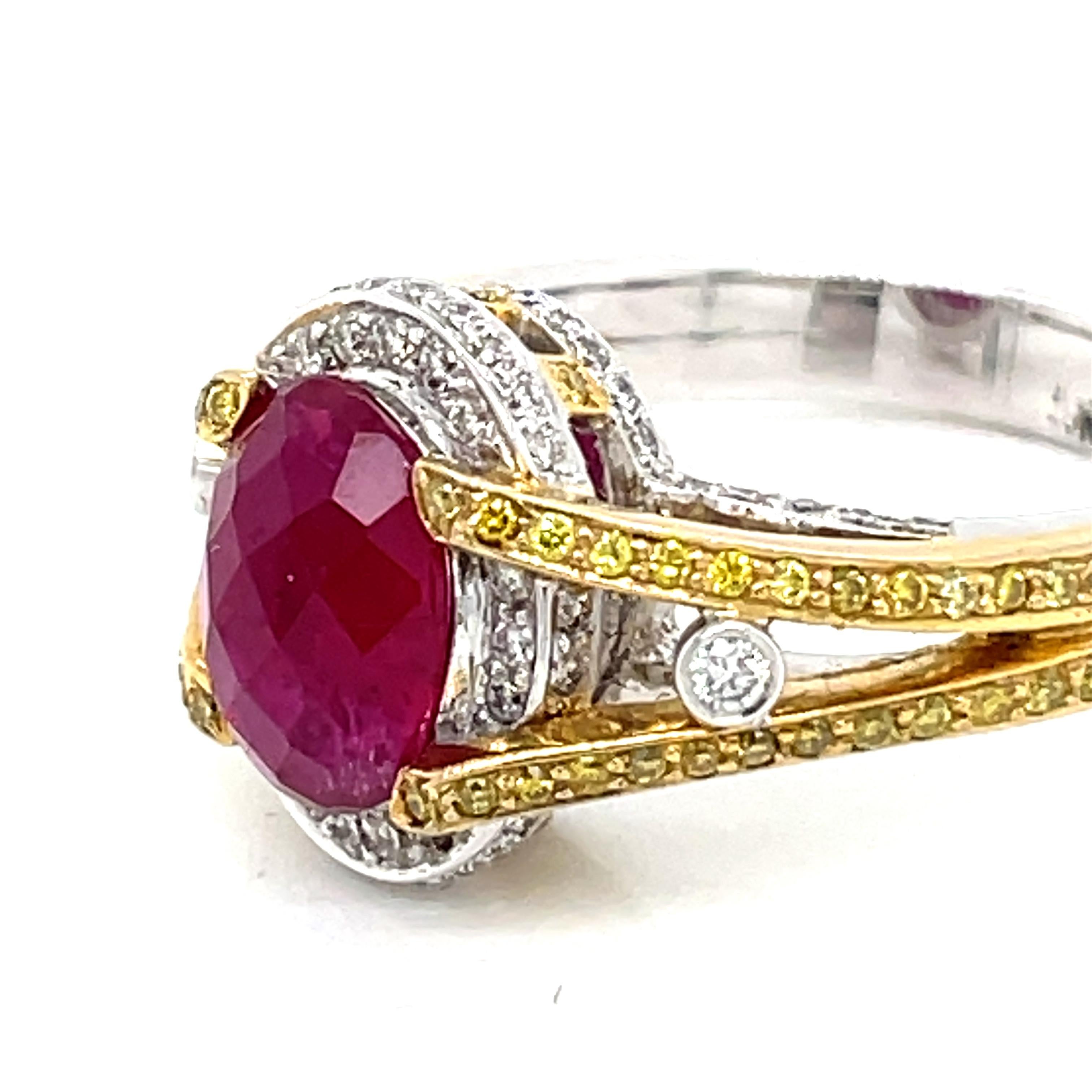 Ruby faceted buff top 18 K white and yellow  gold Engagement ring For Sale 2