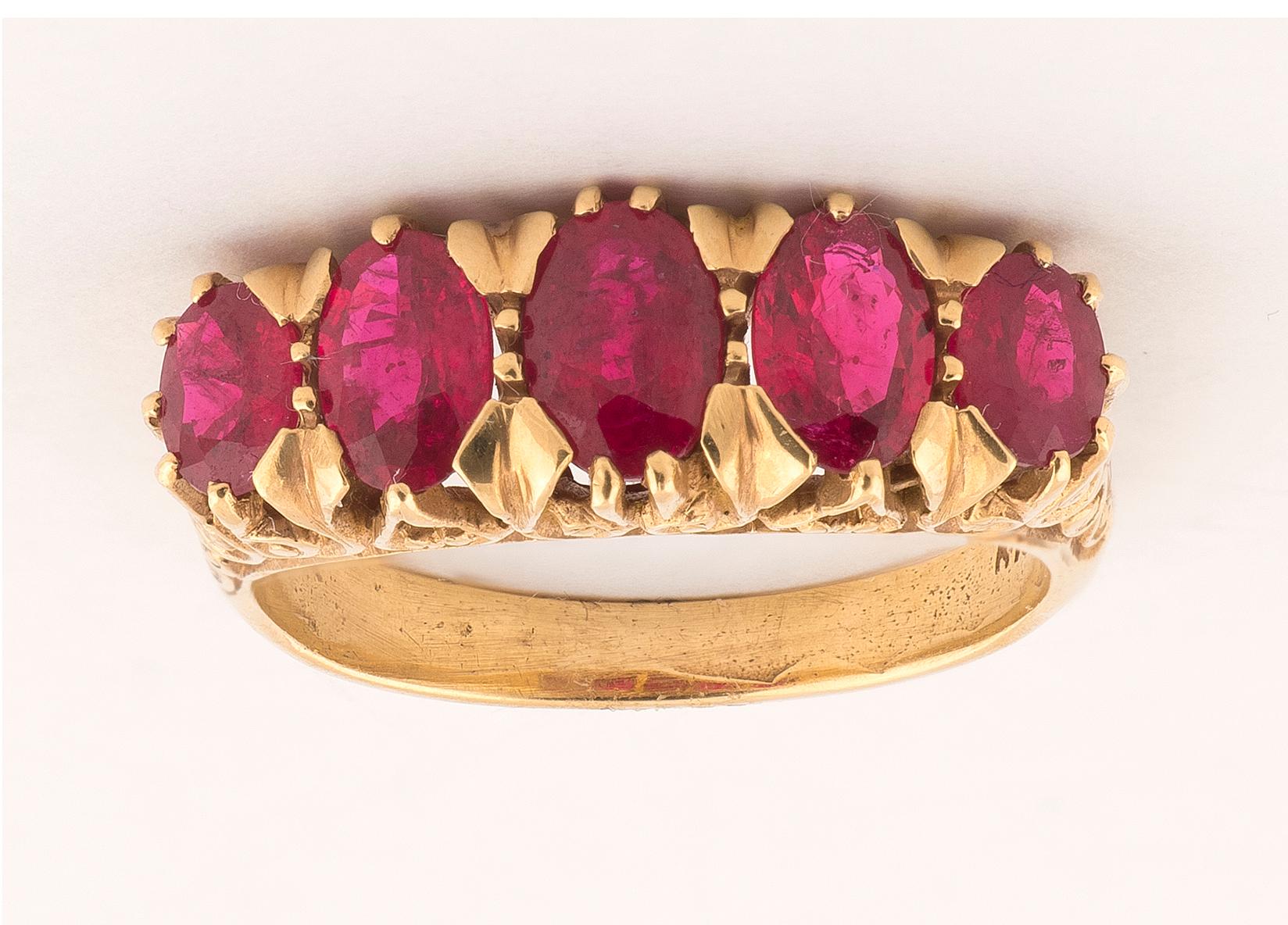 Ruby Five-Stone Ring In Good Condition In Firenze, IT