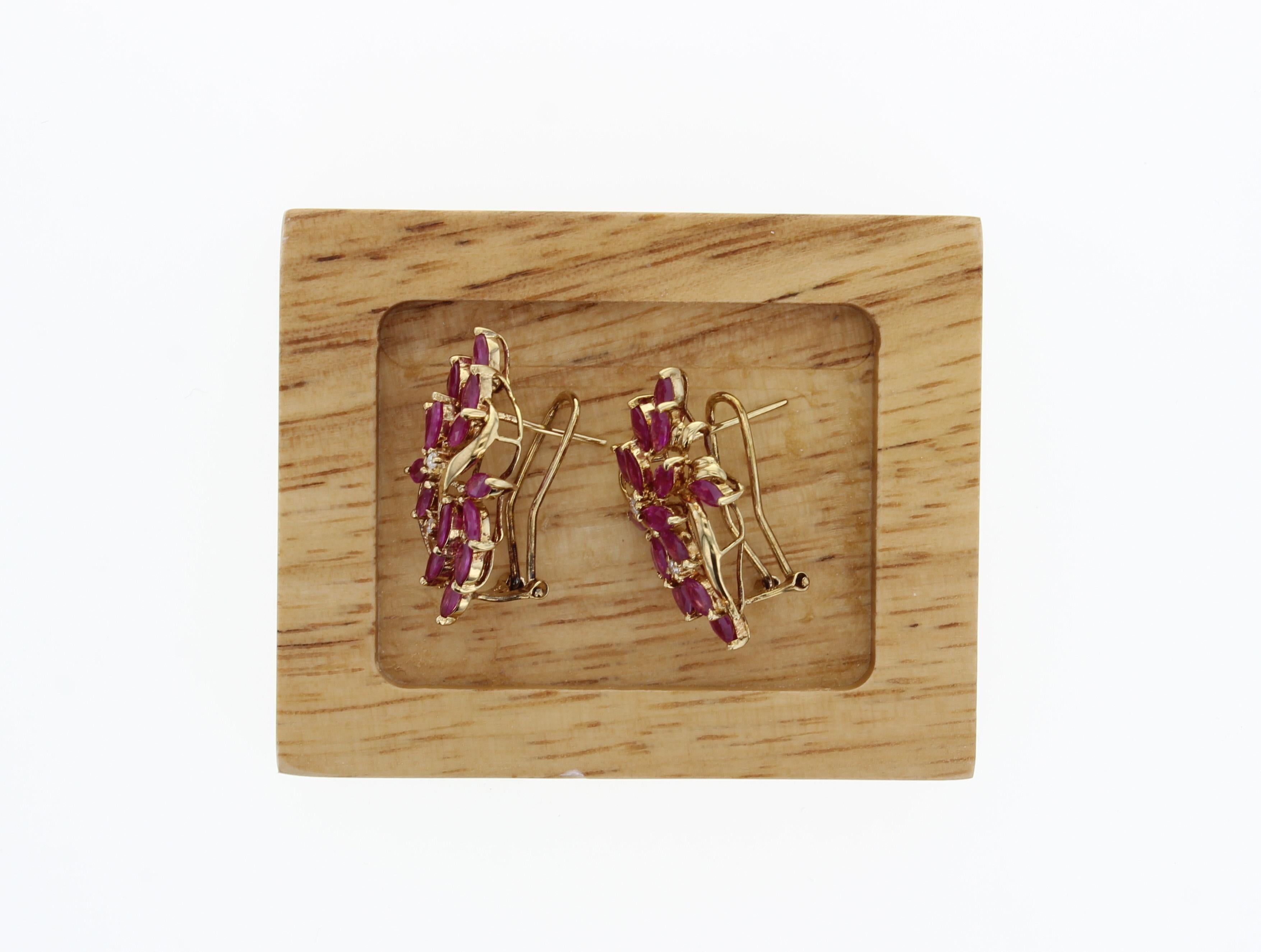 Pendientes Rubí Floral Oro Amarillo 14k en Nuevo estado para la venta en Sugar Land, TX