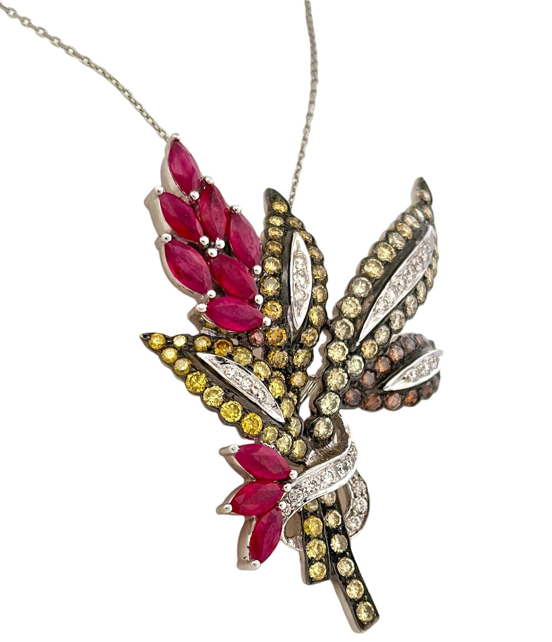 Rétro Pendentif et broche fleur en rubis et diamants de couleur fantaisie en vente