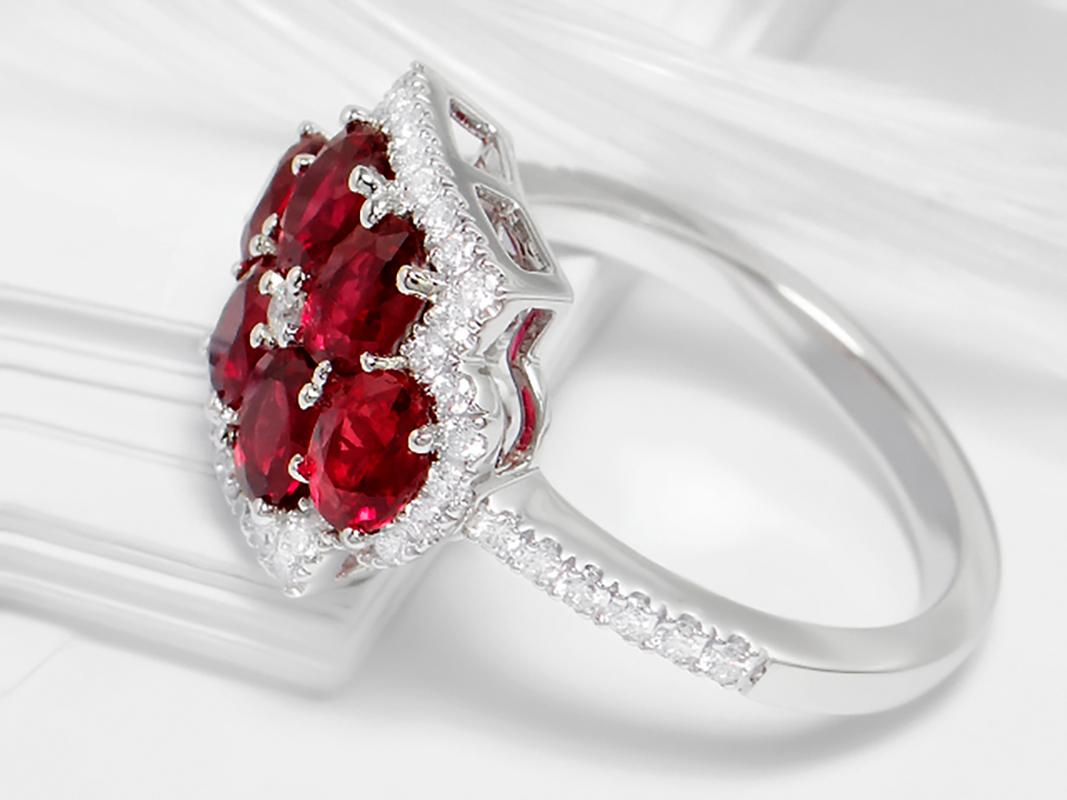 Anillo Flor Rubí Con Diamantes 2,33 Quilates Oro Blanco 18K en Excelente estado para la venta en Aliso Viejo, CA