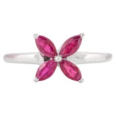 Blumenring mit Rubin und Rubin im Marquiseschliff im Marquiseschliff aus 14k massivem Weißgold