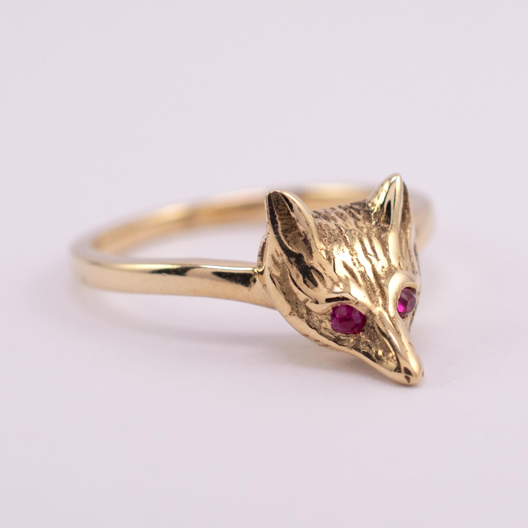 This delightful antique style 9 karat yellow fox head ring is set with rubies

The fox head measures 1 cm and is shown pointing upwards off the finger. The two rubies set into the Fox eyes display a rich translucent pink-red in colour in natural