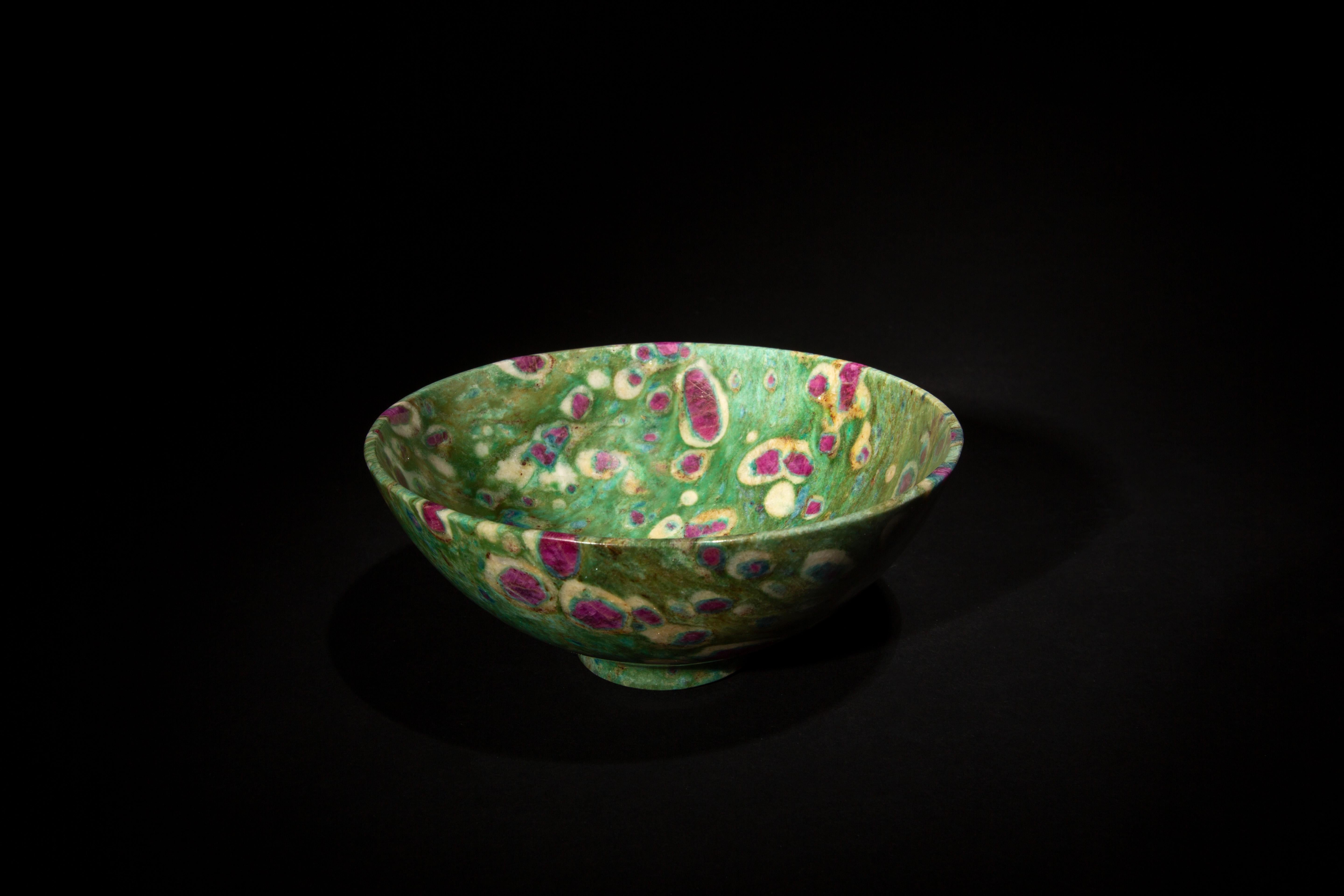 This 6-inch Ruby Fuchsite Bowl is an exquisite piece of artistry, elegantly marrying the vibrant energies of ruby and the tranquil essence of fuchsite. Measuring 1.5 inches in height, this bowl showcases a mesmerizing blend of rich, ruby red