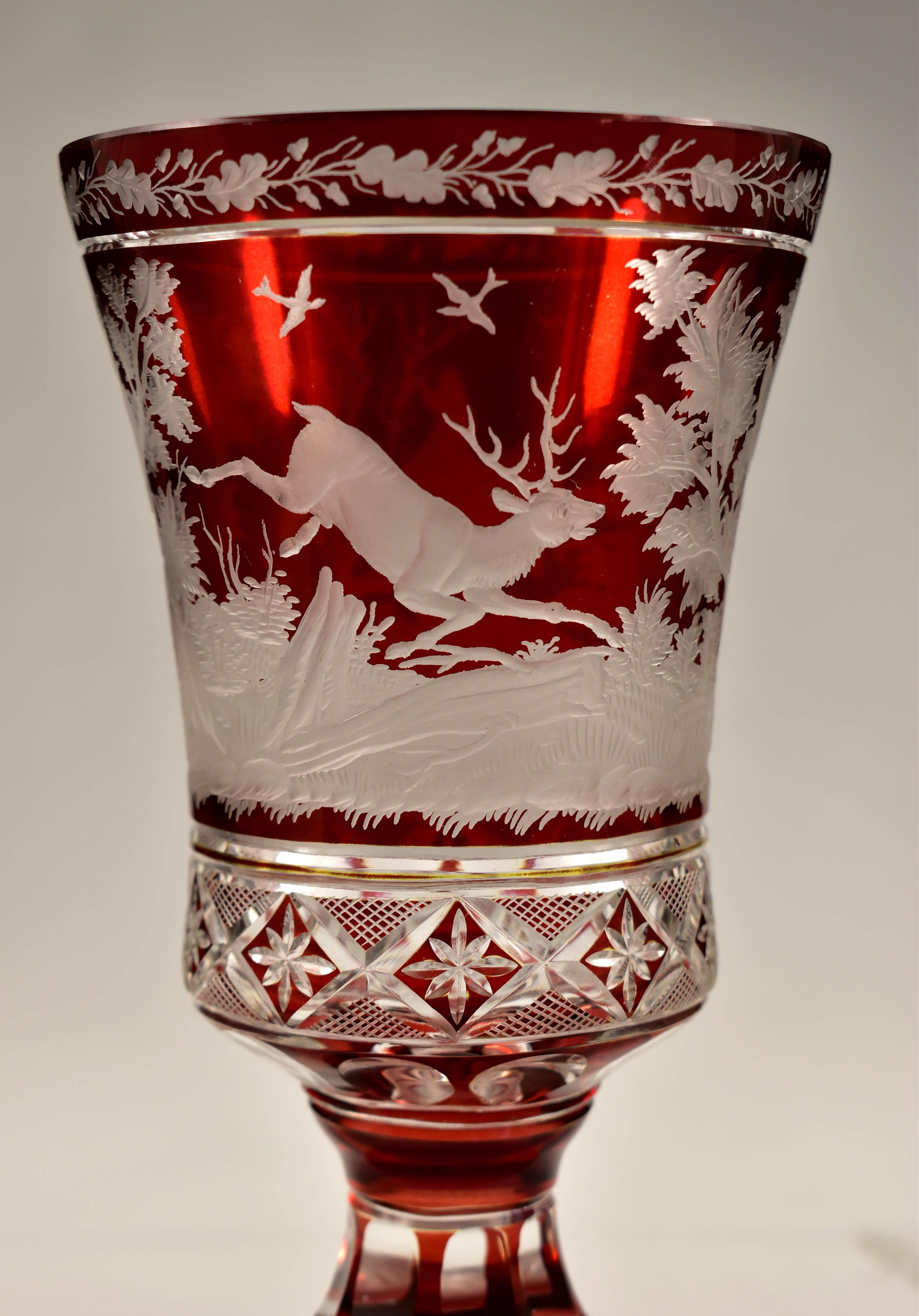 Copa de Cristal Rubí - Motivo de Caza Grabado - Cristal de Bohemia en venta 4