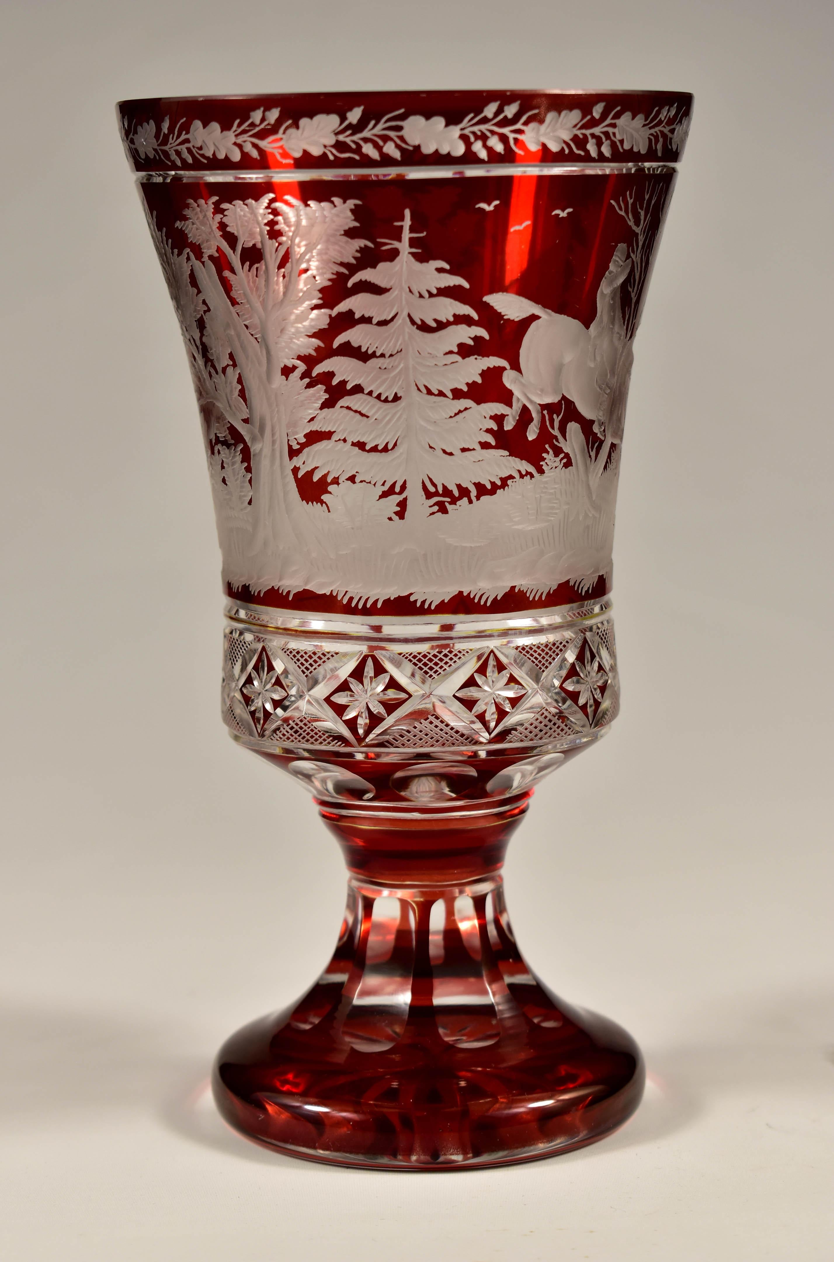 Copa de Cristal Rubí - Motivo de Caza Grabado - Cristal de Bohemia Hecho a mano en venta