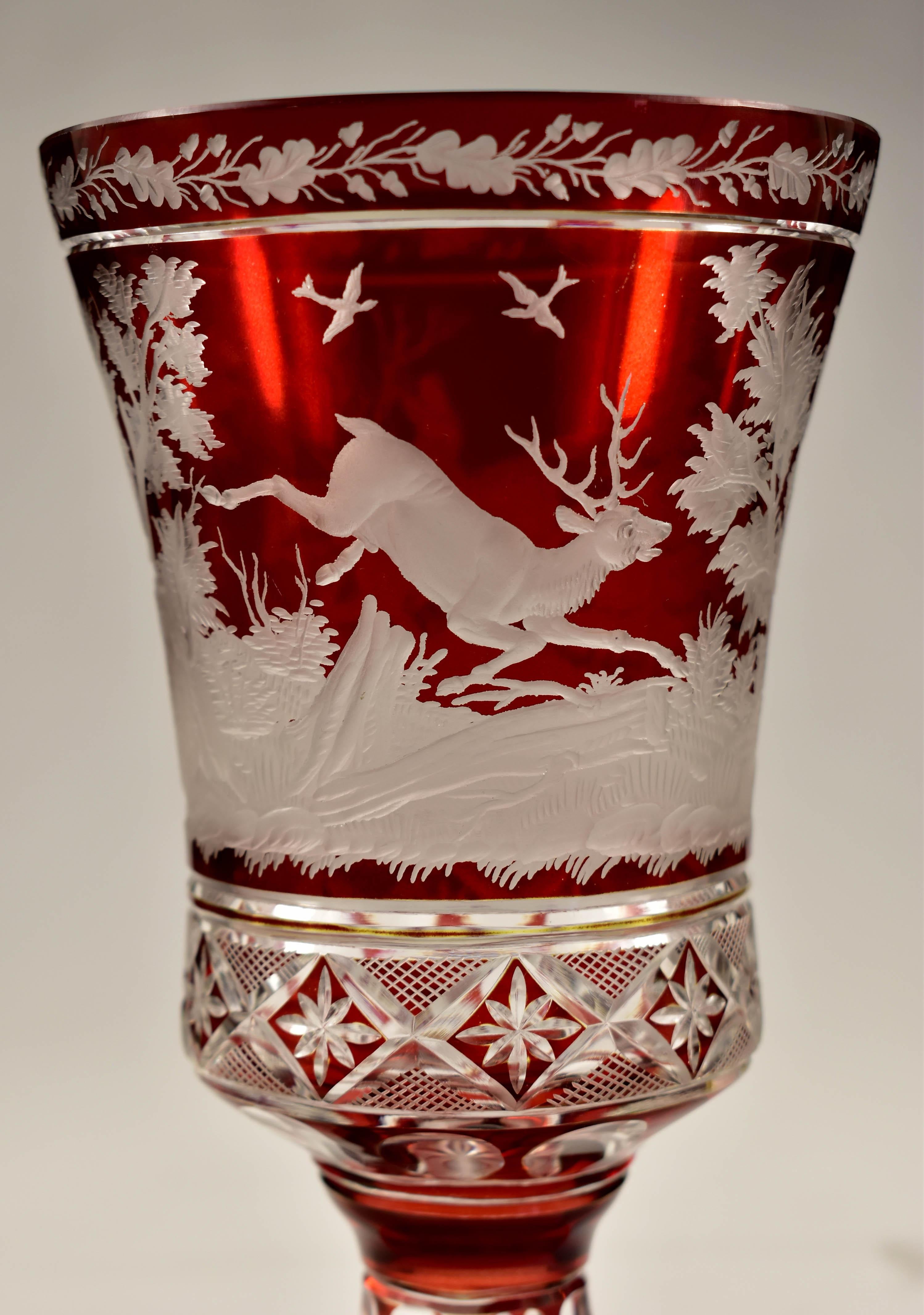 Copa de Cristal Rubí - Motivo de Caza Grabado - Cristal de Bohemia en venta 3
