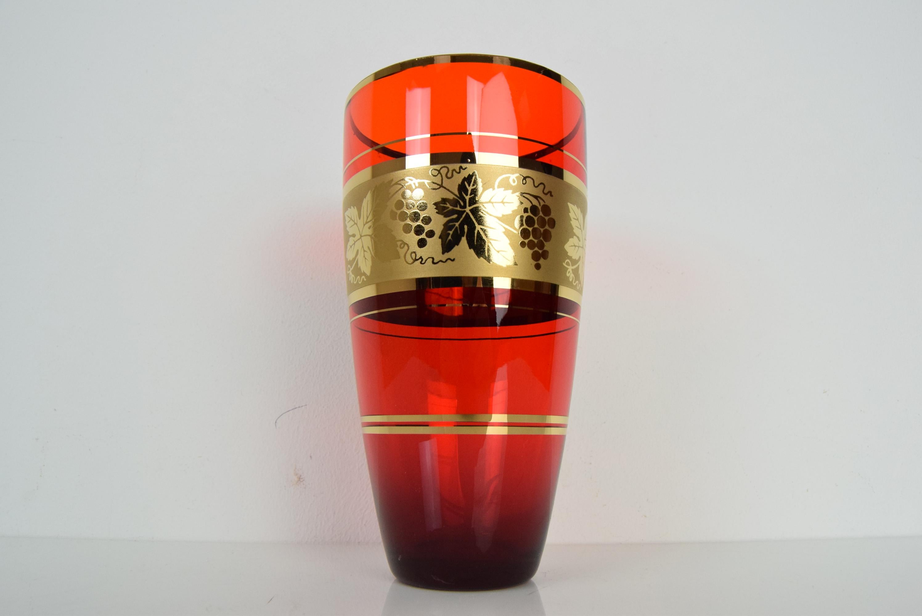 Ruby Glass Vase with Gold Ornament by Jan Gabrhel, 1960s In Good Condition In Praha, CZ