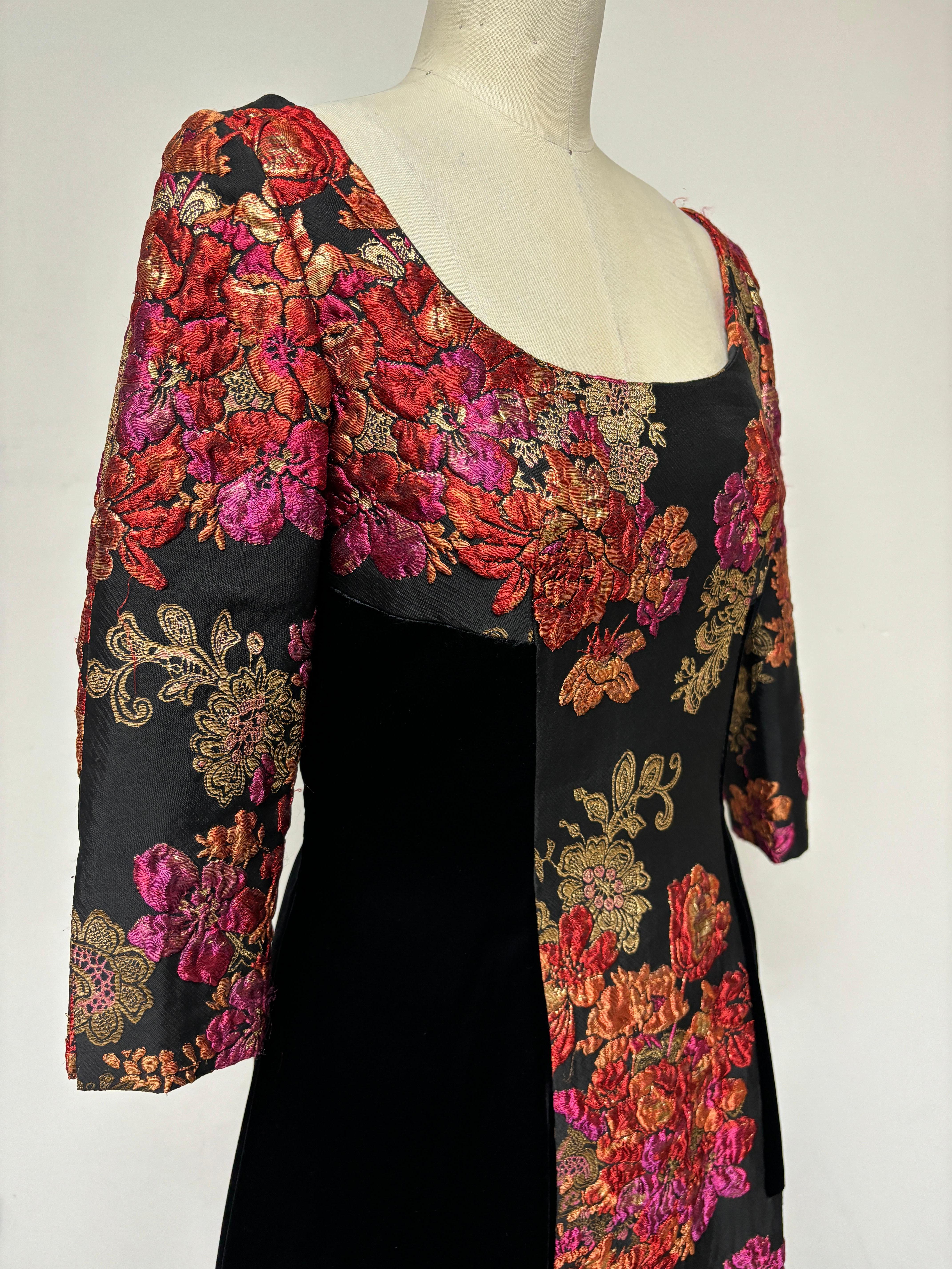 Brocado francés rubí, dorado y rosa con inserciones de terciopelo de seda negro Negro en venta