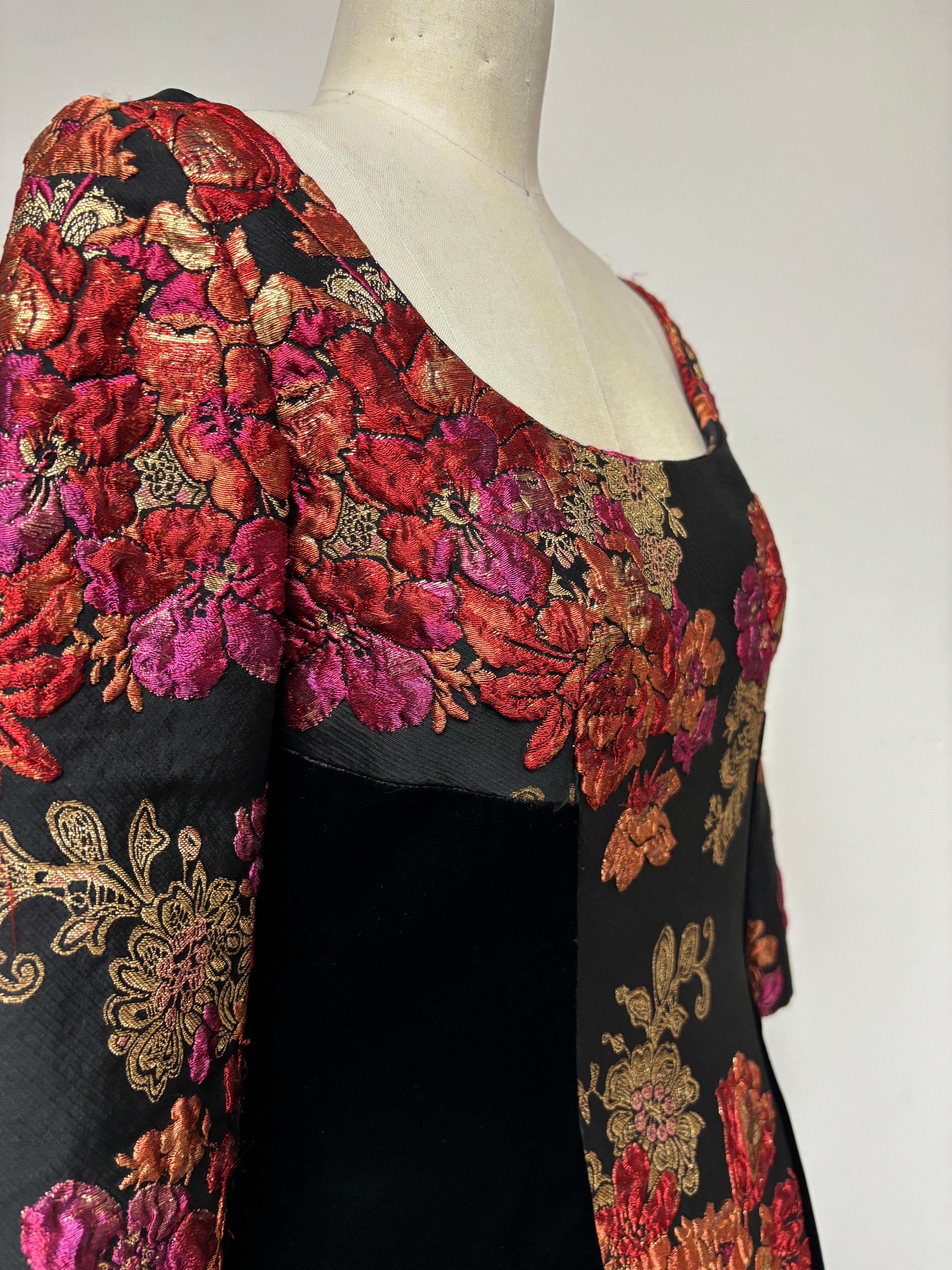 De las mujeres Brocado francés rubí, dorado y rosa con inserciones de terciopelo de seda negro en venta