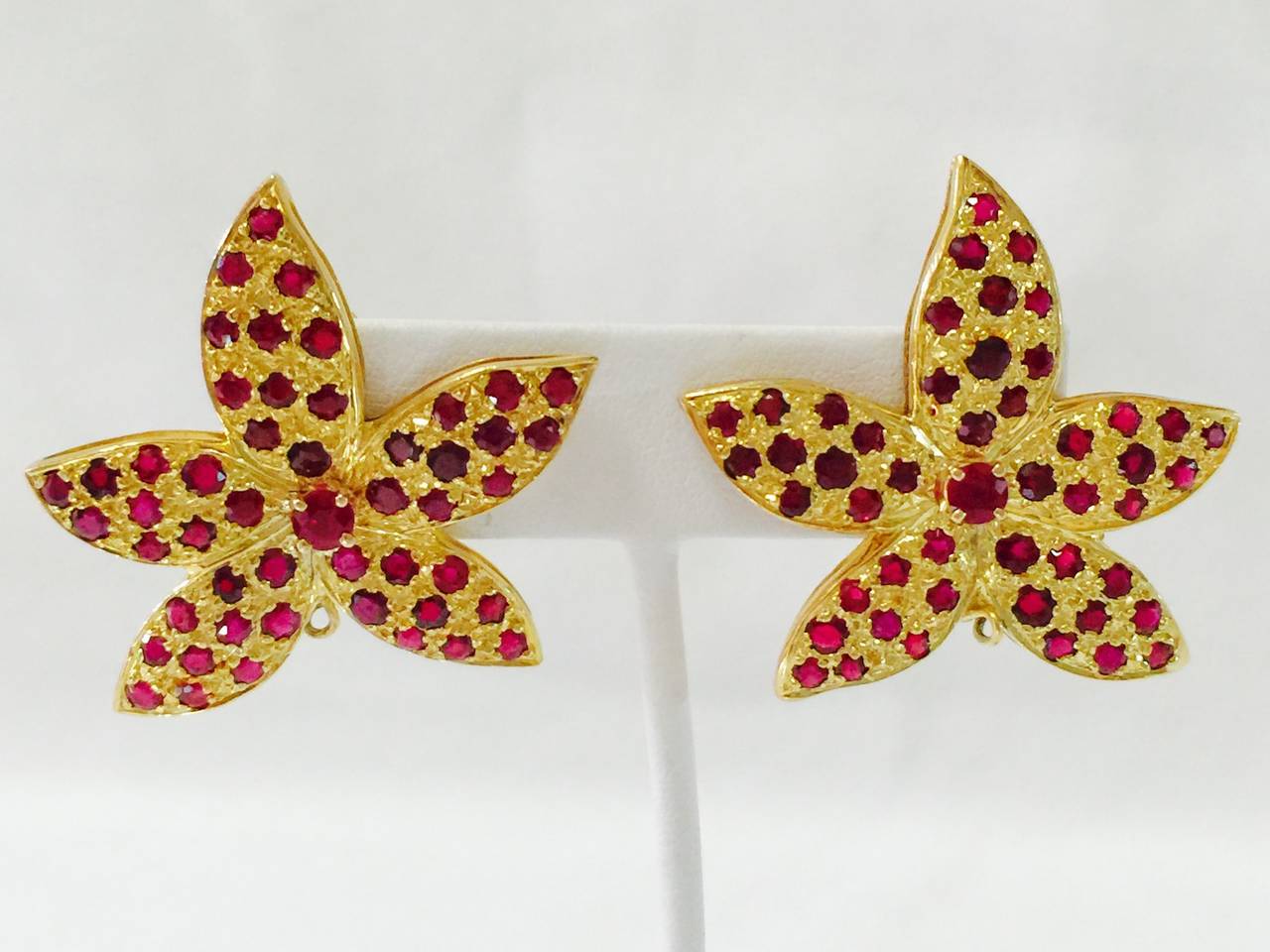 Round Cut Ruby Gold Flower Dangle Earrings For Sale