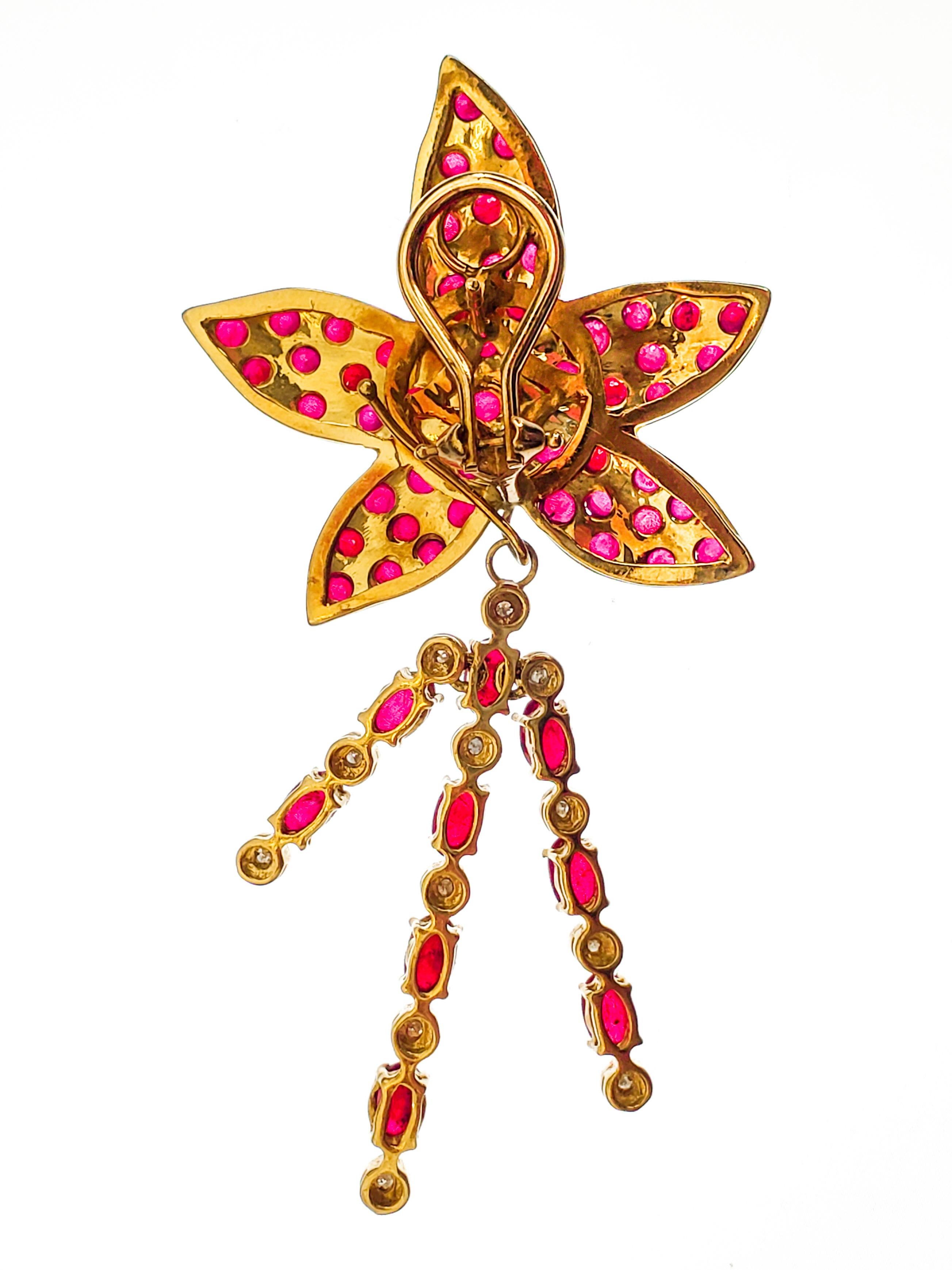 Ruby Gold Flower Dangle Earrings In Excellent Condition For Sale In Palm Beach, FL