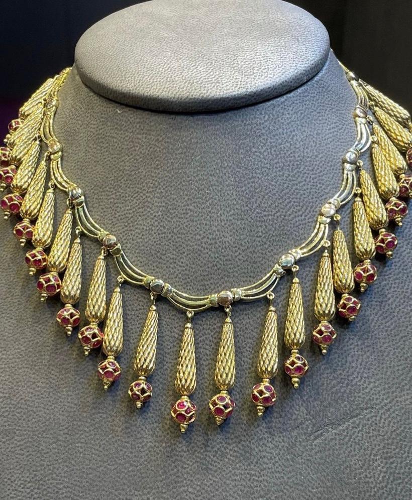 Ruby & Gold Fringe Necklace In Excellent Condition For Sale In New York, NY