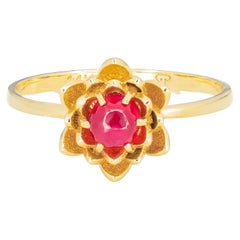 Ruby gold ring in 14k gold. 