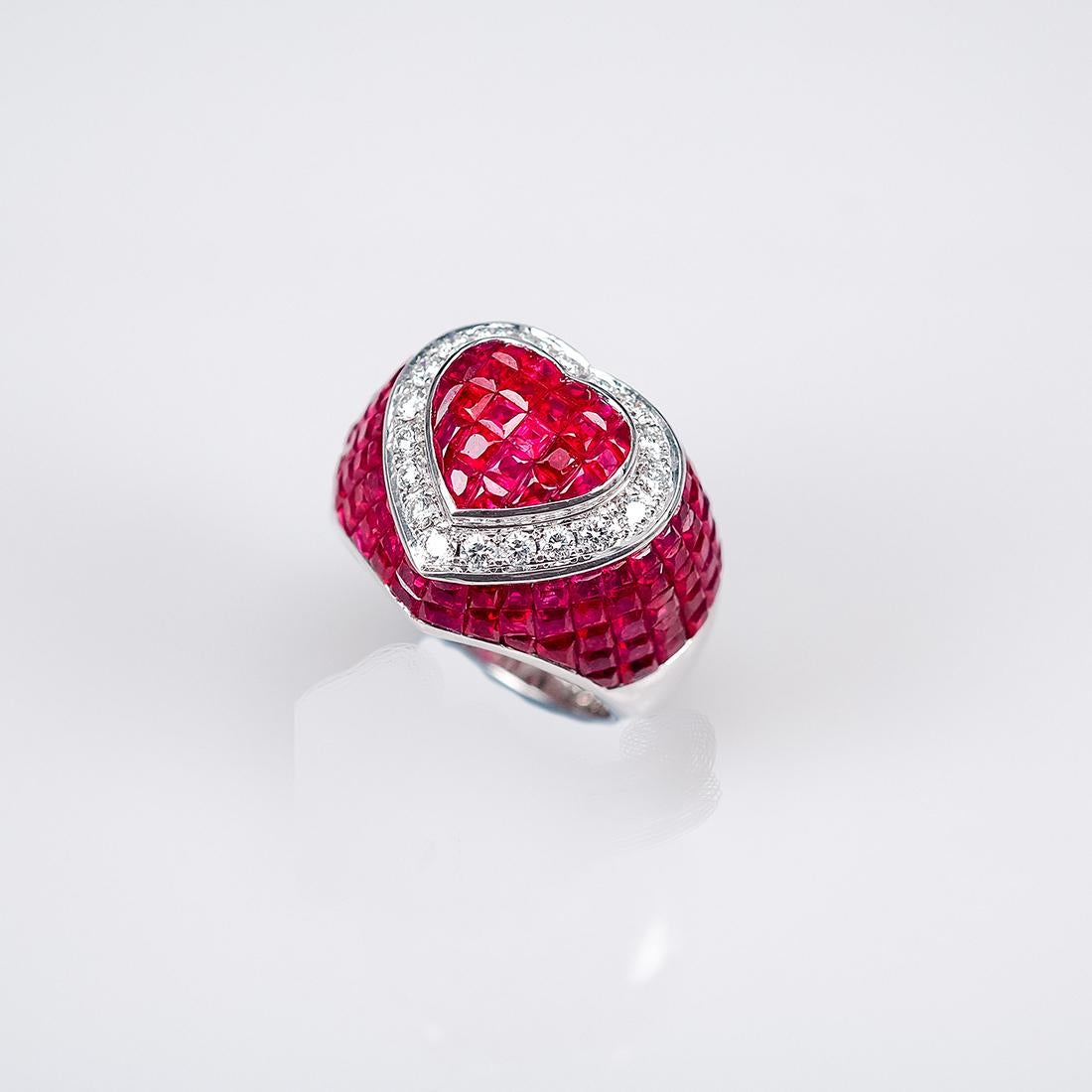 Anillo Cóctel Corazón Diamante Rubí Oro Blanco 18 Quilates Corte redondo en venta