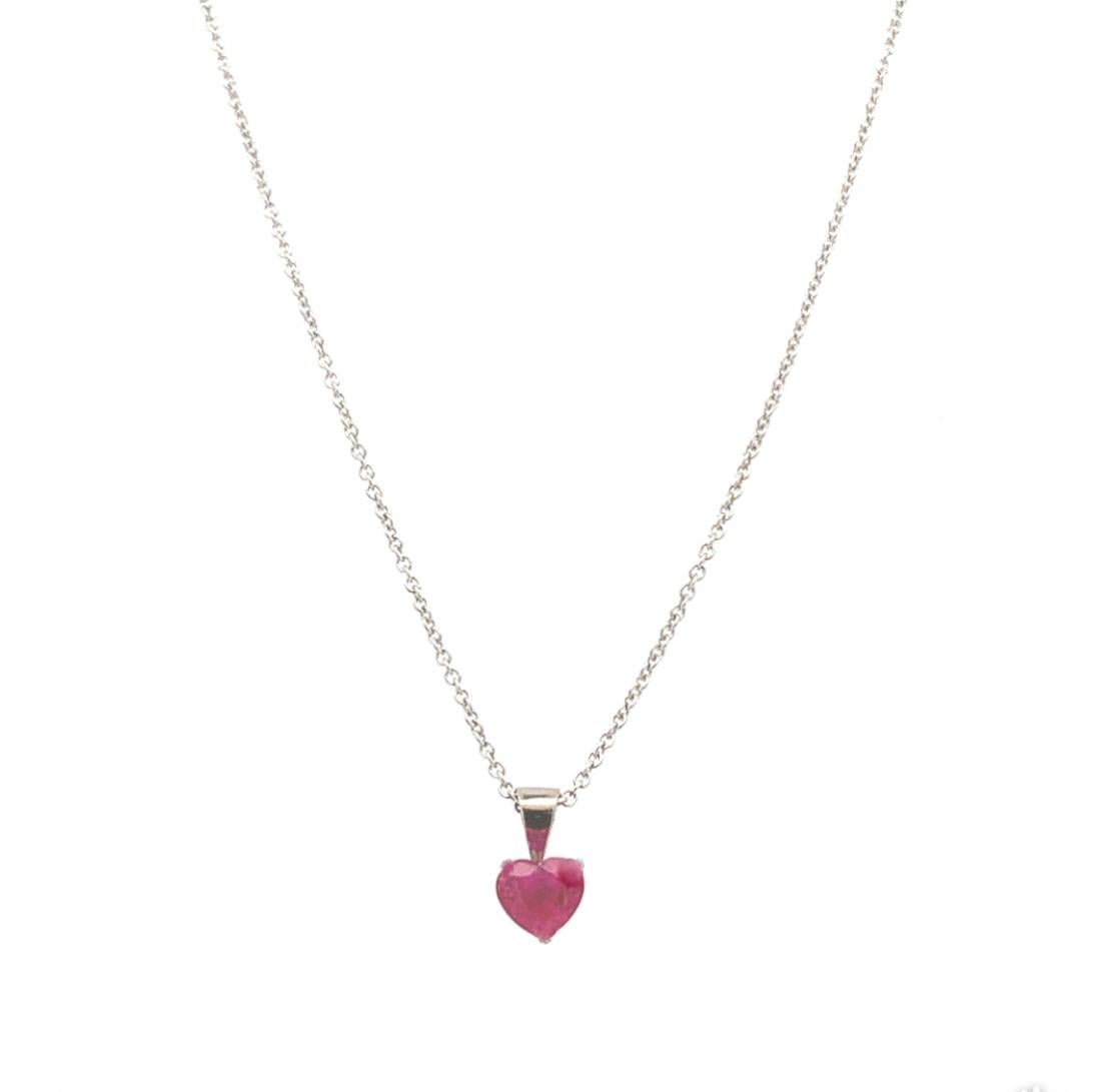 Cuore Collana con ciondolo solitario a forma di cuore di rubino in oro bianco 18 carati in vendita