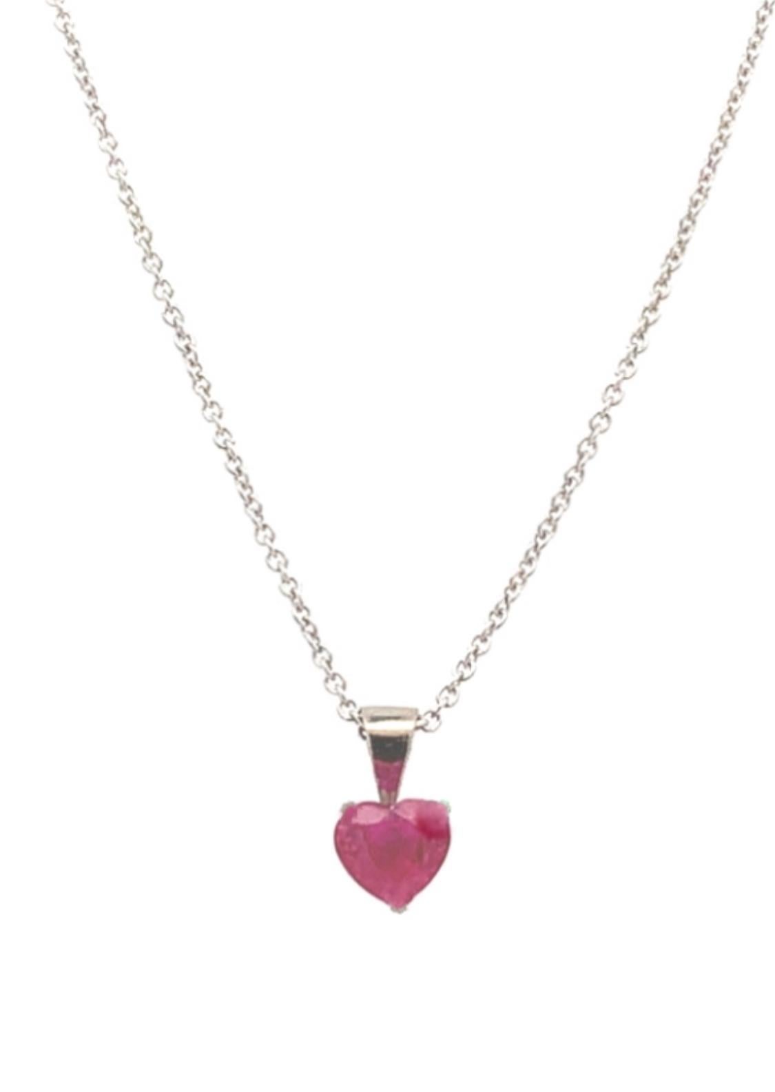 Collana con ciondolo solitario a forma di cuore di rubino in oro bianco 18 carati In condizioni Nuovo in vendita a London, GB