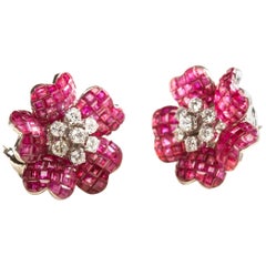 Boucles d'oreilles fleur de hibiscus en or 14 carats, rubis et diamants