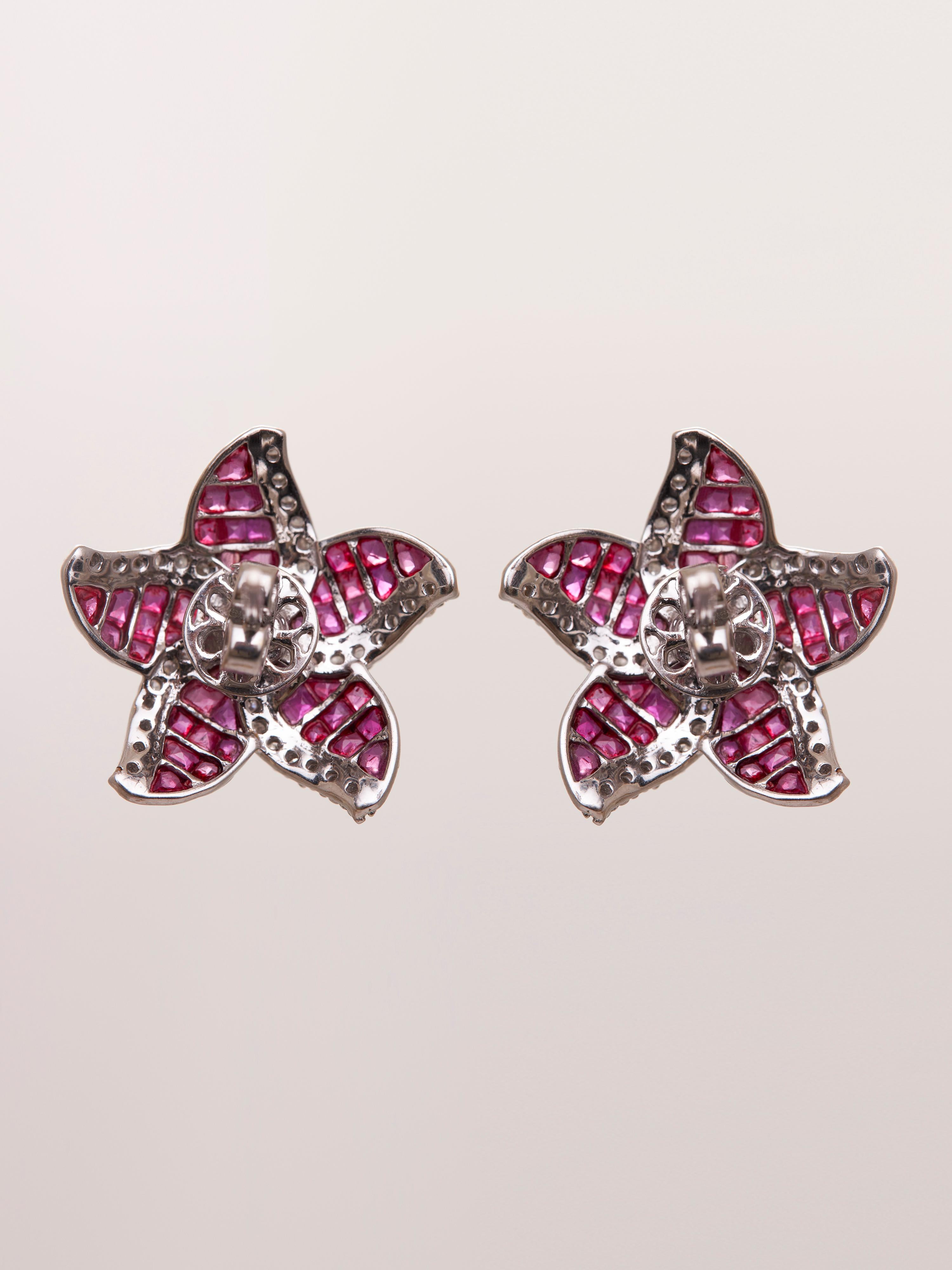 Poids total - 7.540gm, Or 14KT-6.052gm, Diamants naturels ronds-82/0.87cts, Rubis-90/6.57cts