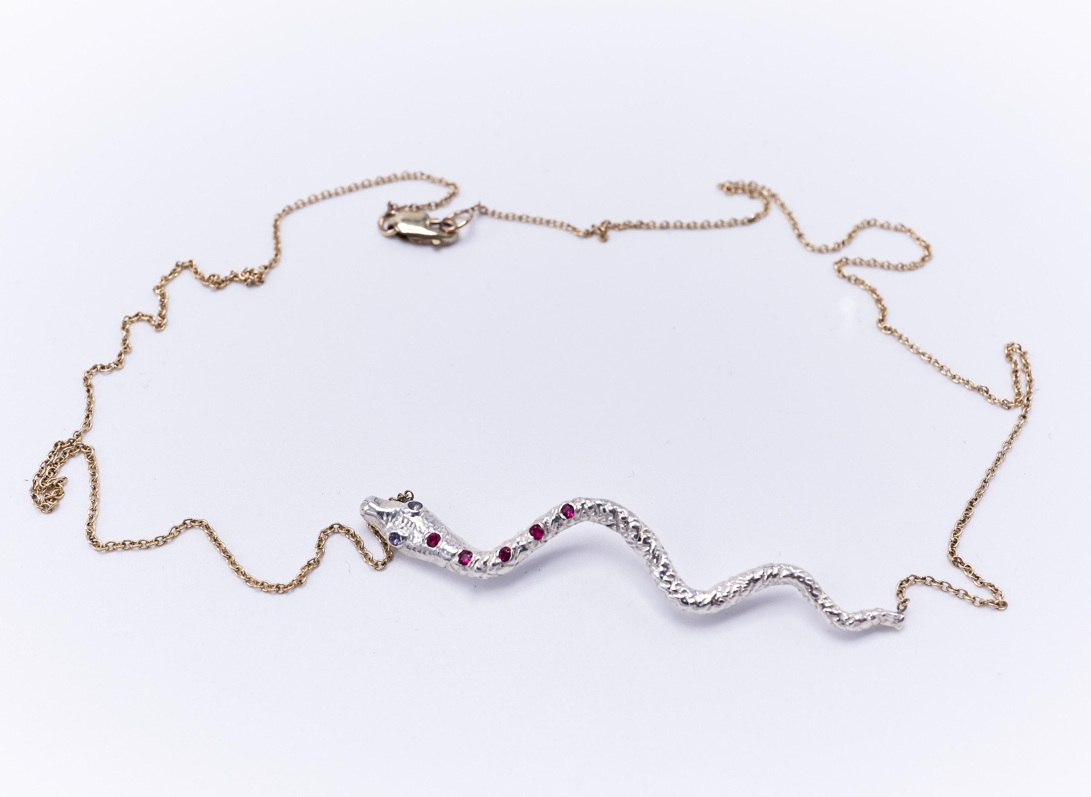 Choker-Halskette mit Rubin, Iolith und Schlangen, J Dauphin für Damen oder Herren im Angebot