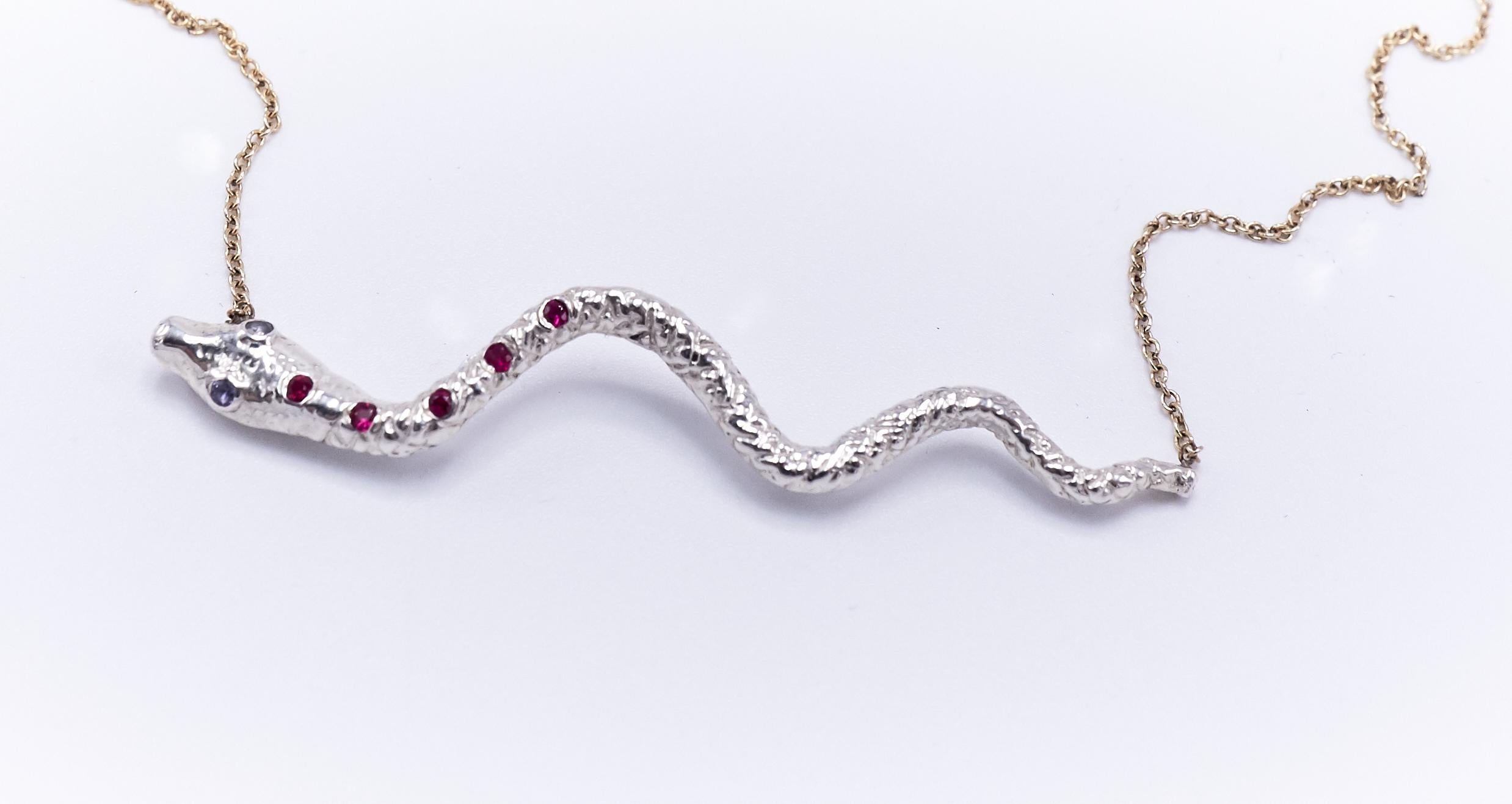 Collier chaîne serpent en argent et or, rubis et iolite 

J. DAUPHIN collier court 