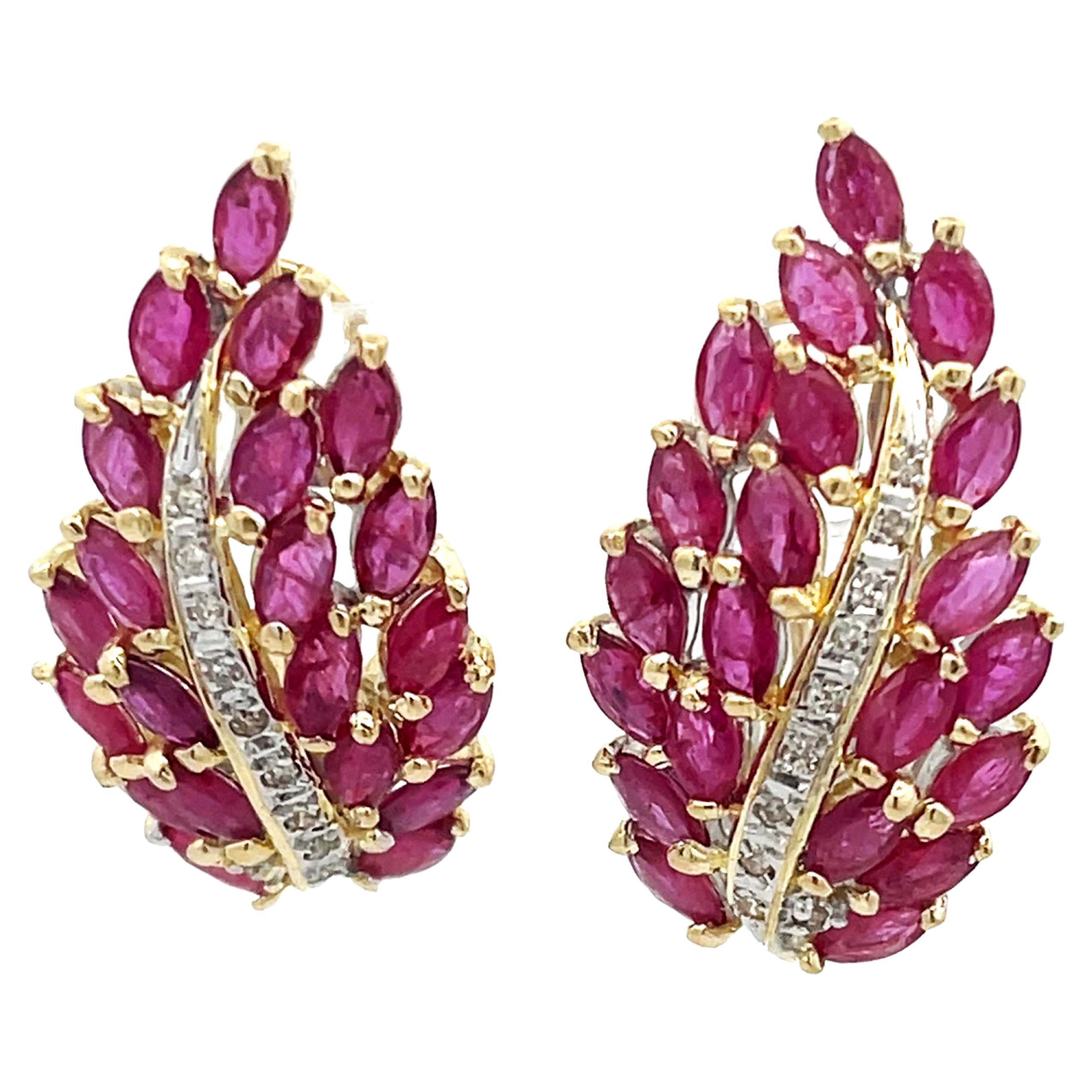 Boucles d'oreilles feuilles de rubis et diamants en or jaune 14k