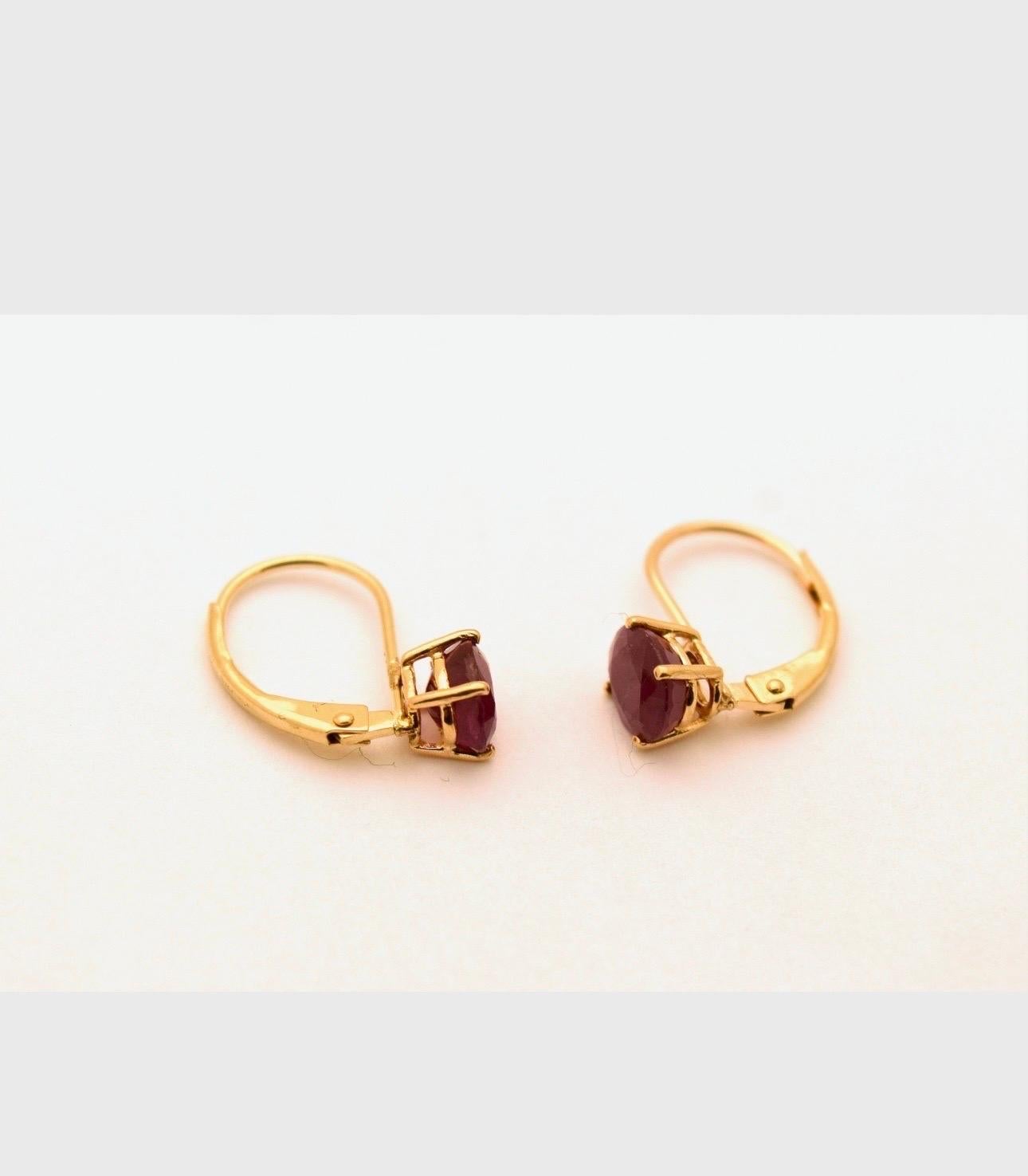 Ruby lever back earrings Burma untreated rubies 14KT gold In New Condition For Sale In Boca Raton, FL
