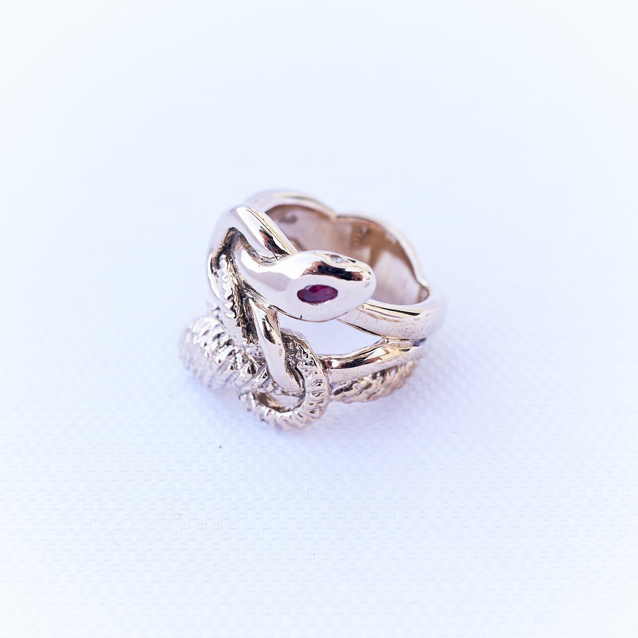 Rubin Marquis Smaragd Weißer Diamant Schlangenring Cocktail Ring Bronze J Dauphin (Marquiseschliff) im Angebot