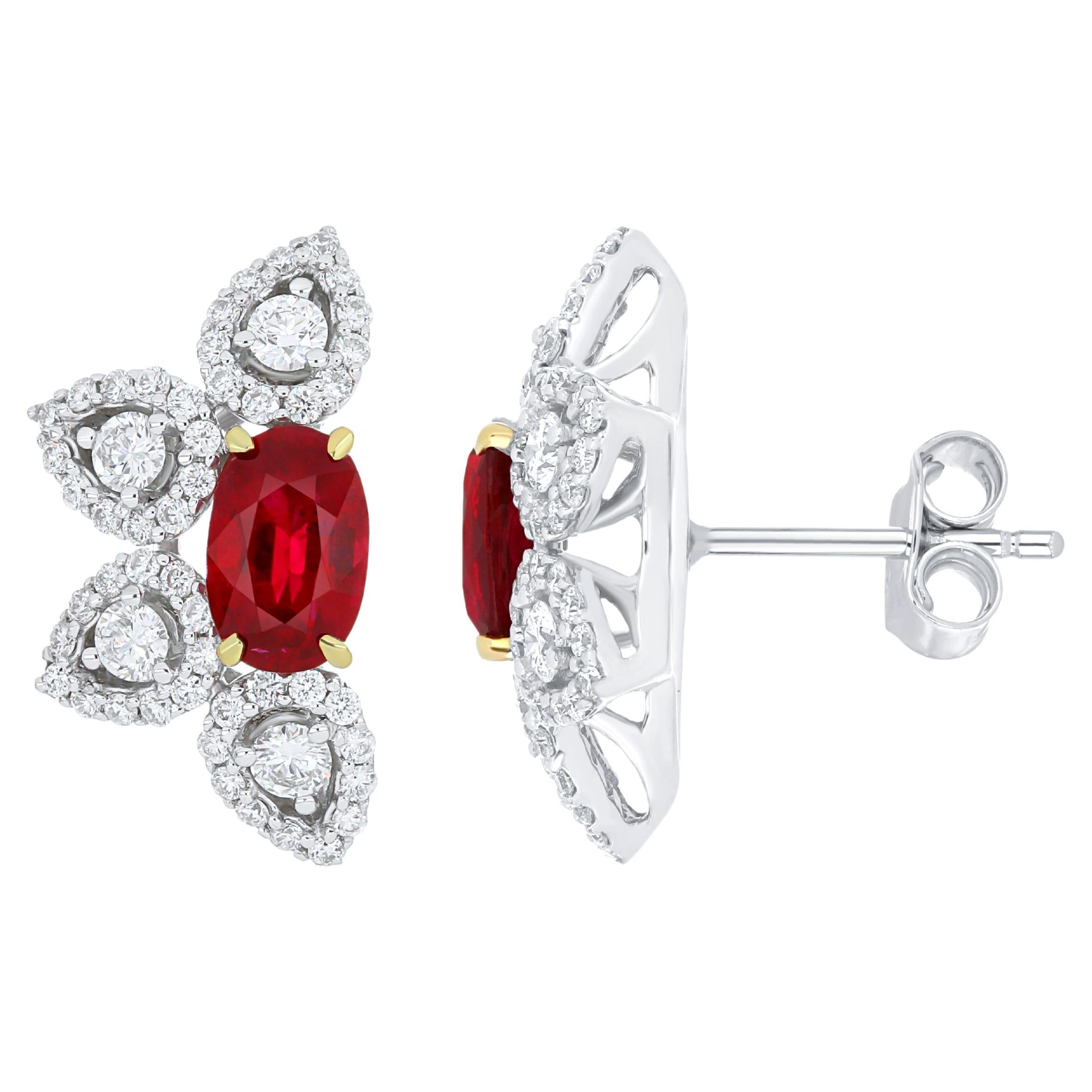 Taille ovale Boucle d'oreille rubis Mozambique et diamant Boucle d'oreille artisanale en or blanc 18 carats en vente