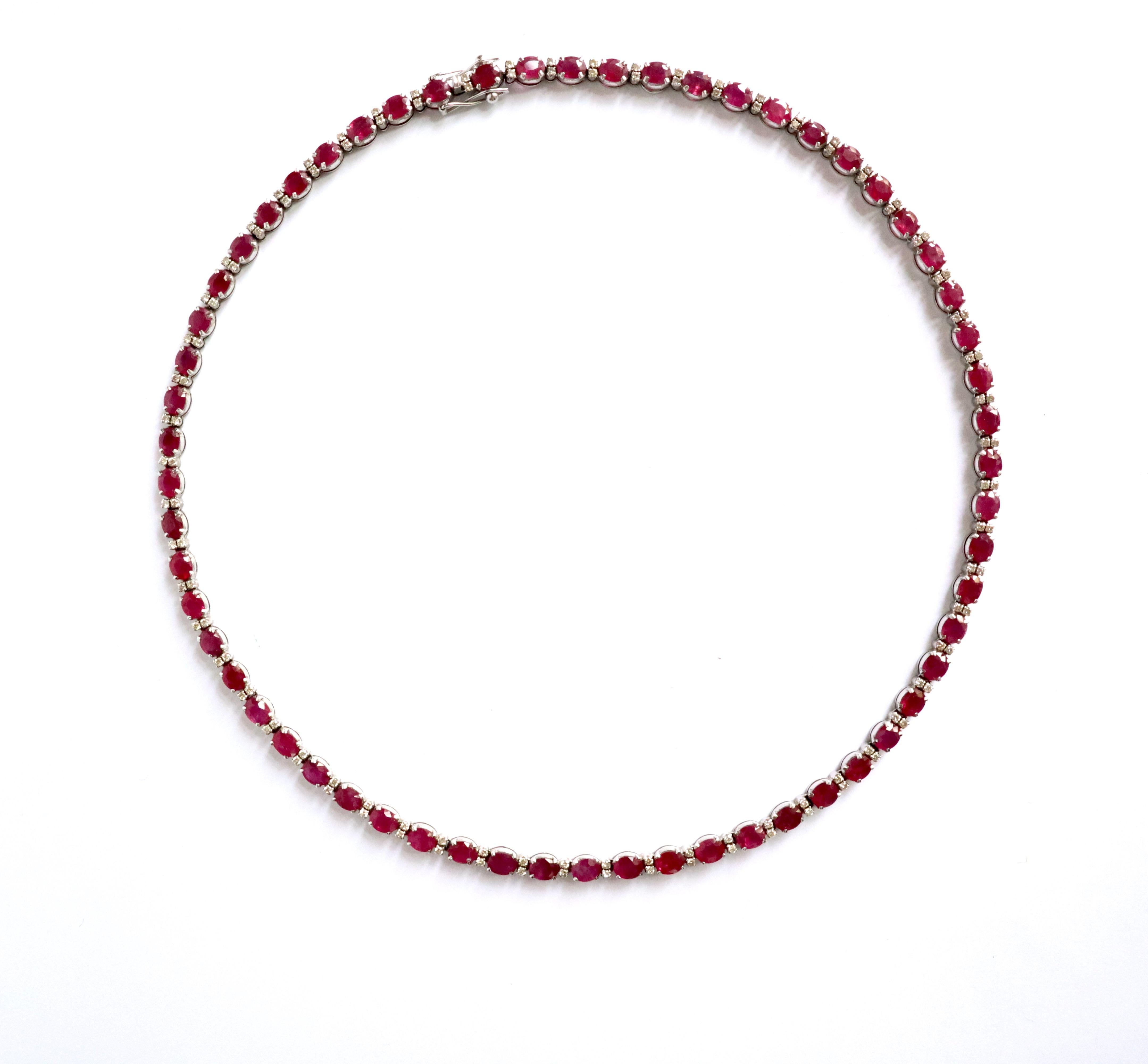 Ruby Necklace Choker in 18 Carat 18 Karat Gold 60 Rubies 25 Carats and Diamonds In Good Condition For Sale In Paris, FR