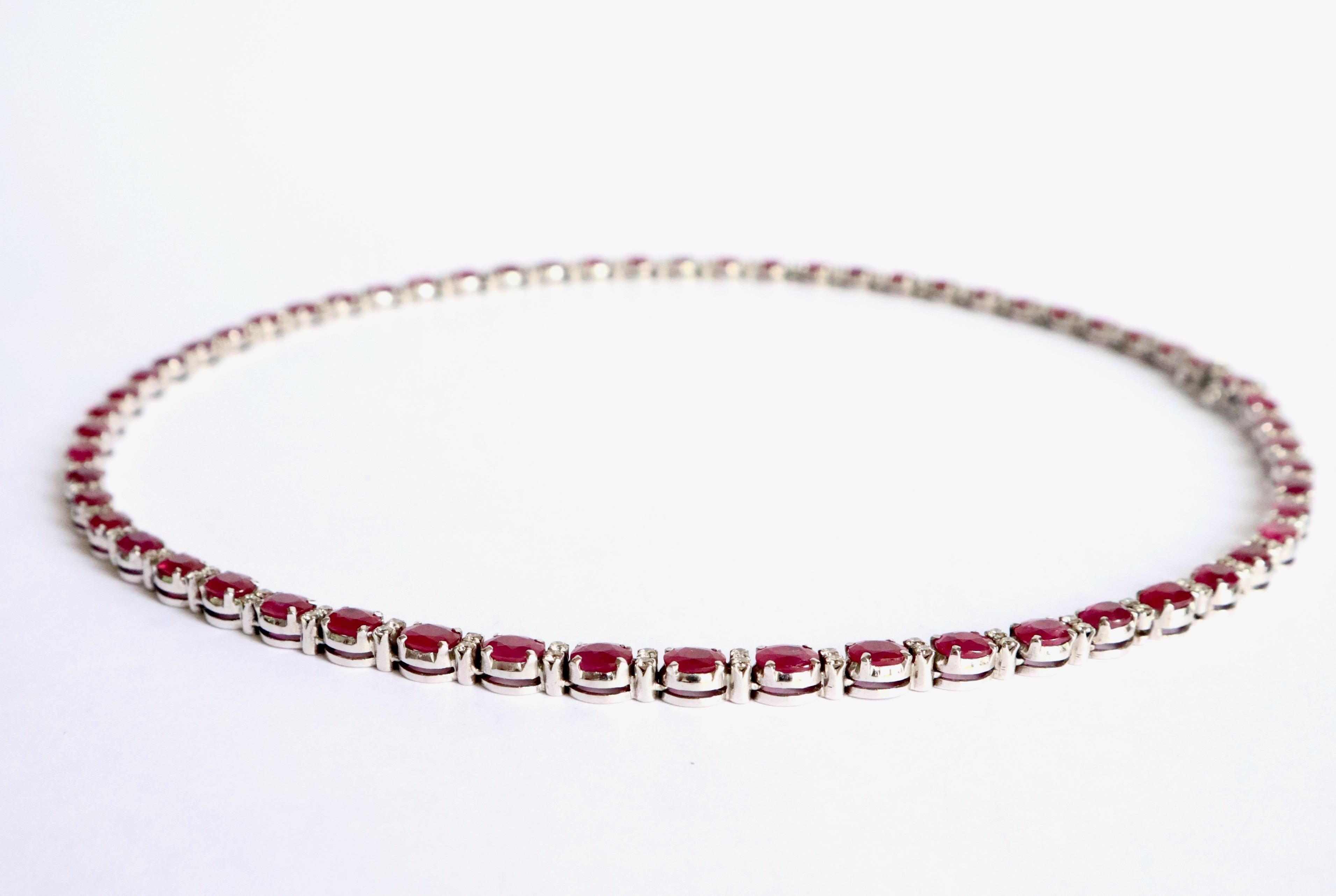 Women's Ruby Necklace Choker in 18 Carat 18 Karat Gold 60 Rubies 25 Carats and Diamonds For Sale