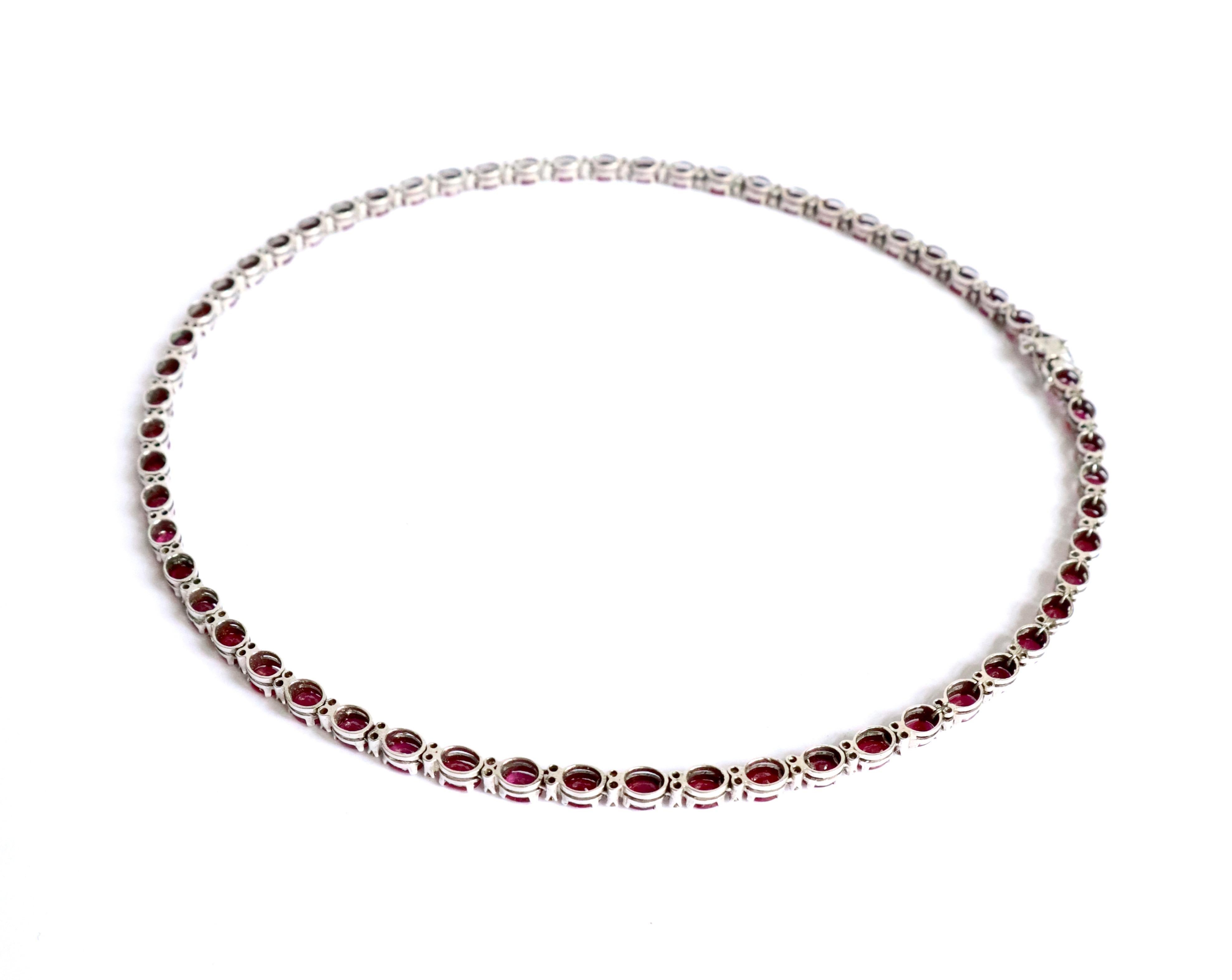 Ruby Necklace Choker in 18 Carat 18 Karat Gold 60 Rubies 25 Carats and Diamonds For Sale 4