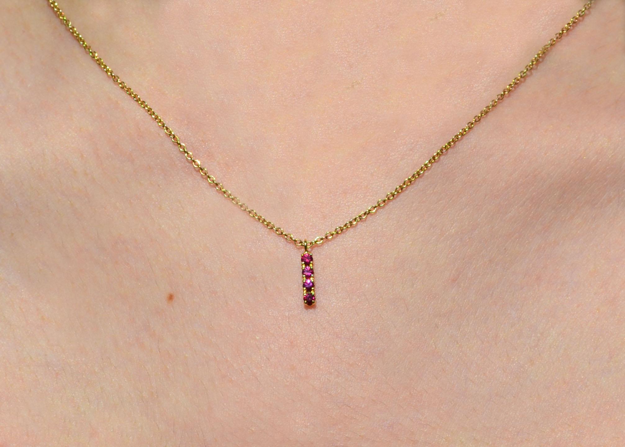 Pendentif en or jaune 18 carats et rubis Neuf - En vente à London, GB