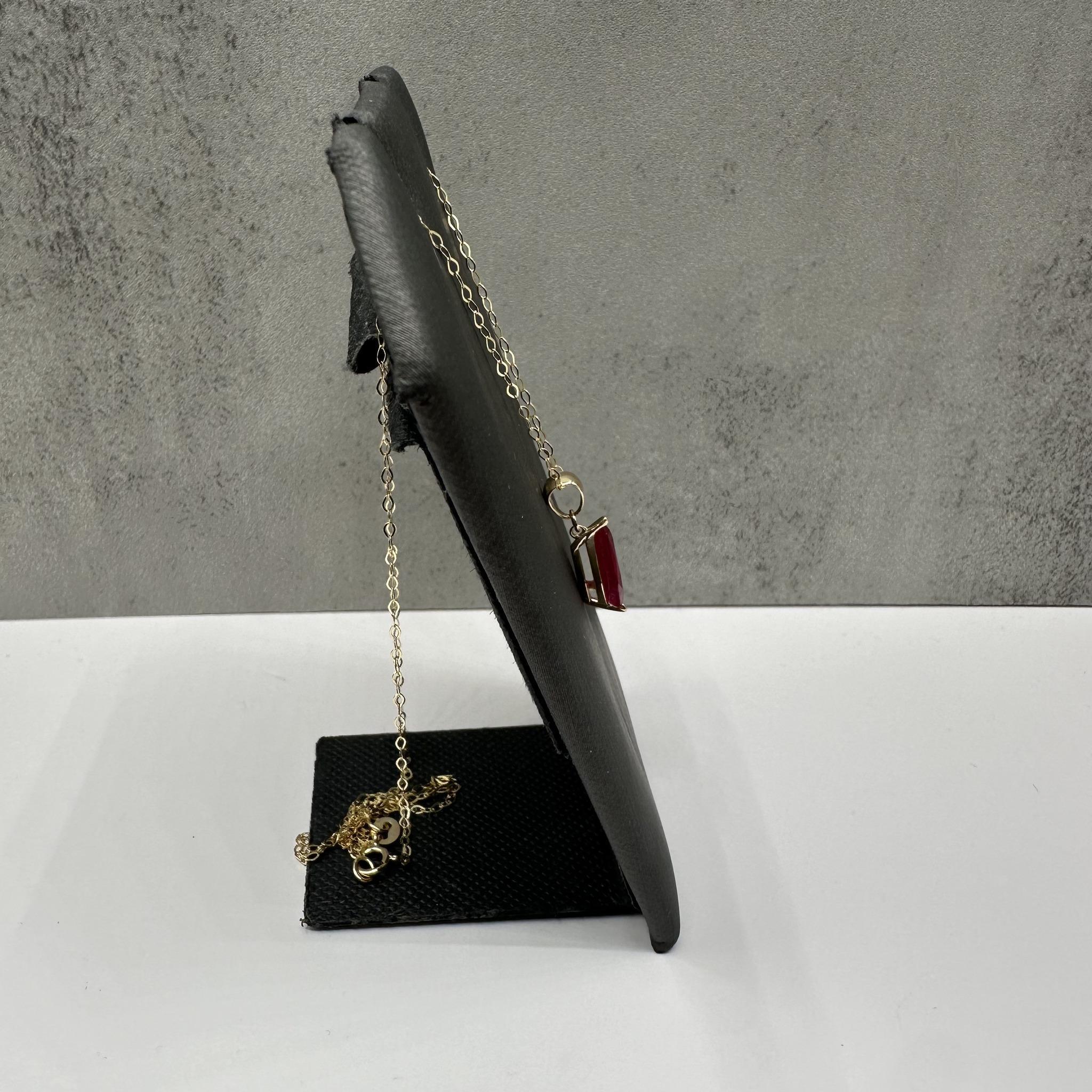 Taille poire Collier de rubis en or jaune 14kt - 1.97ct, 18in, New en vente