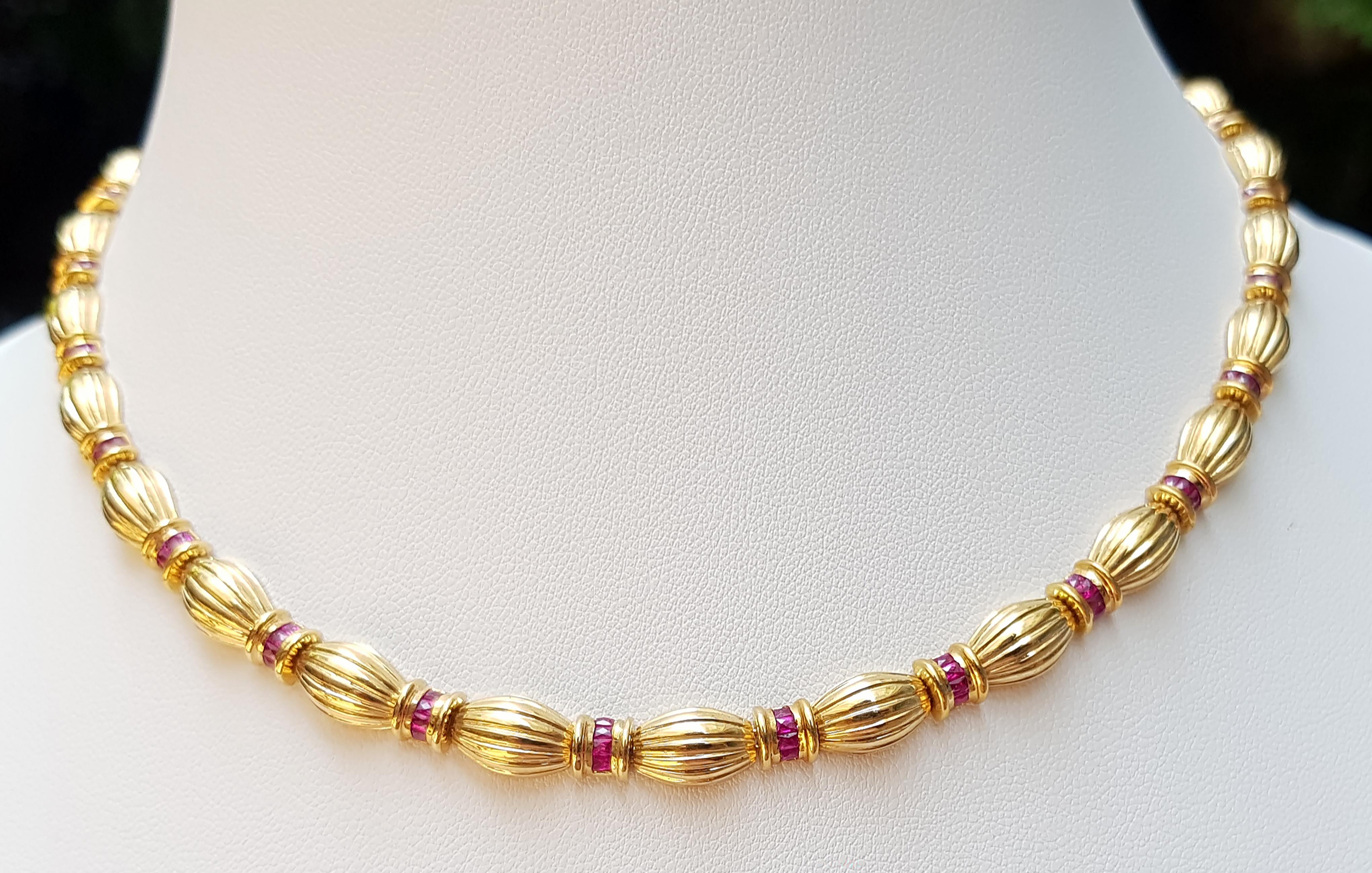 Rubin-Halskette aus 18 Karat Gold in Fassungen (Carréeschliff) im Angebot