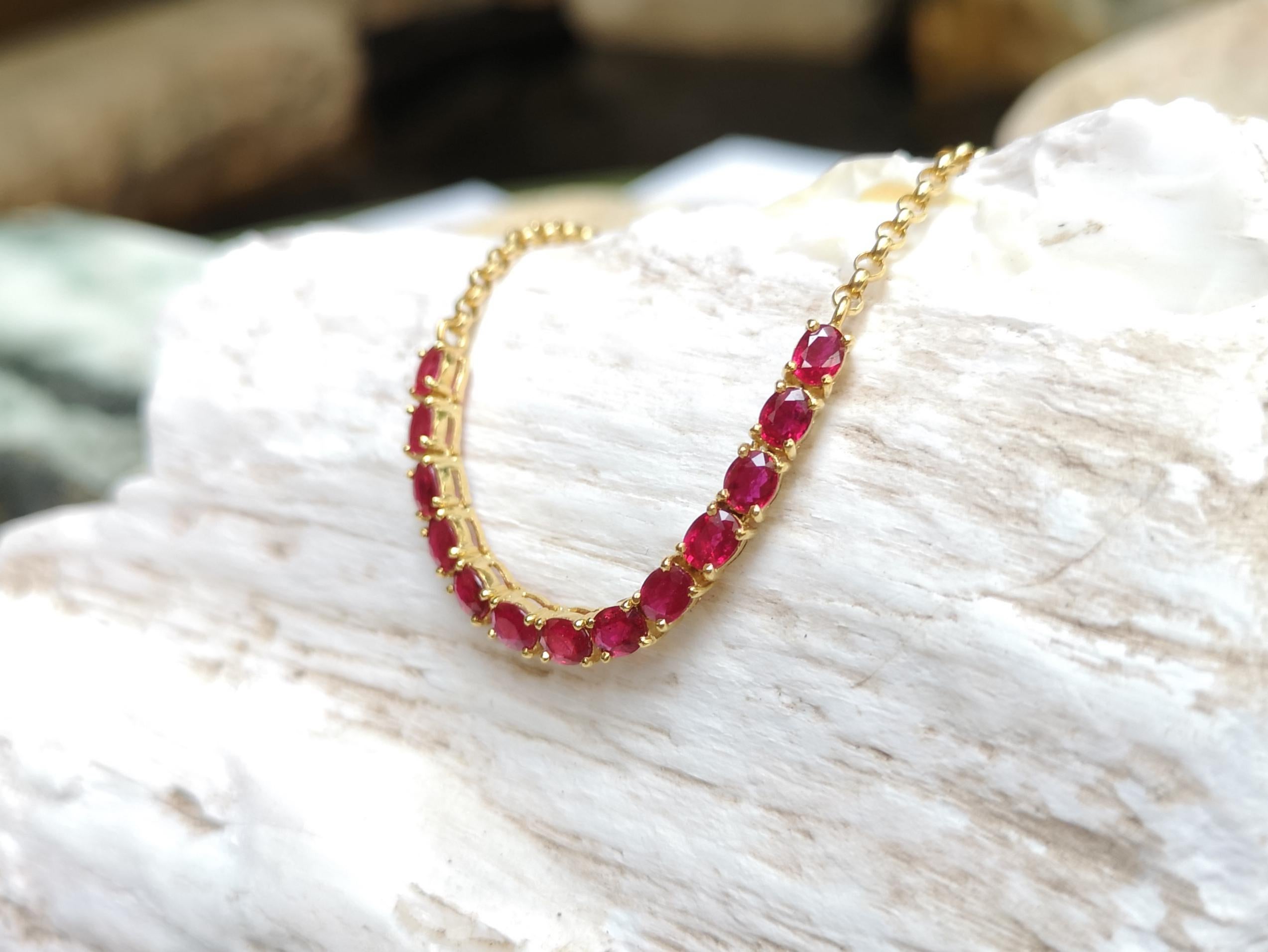 Ruby Necklace Set in 18 Karat Gold Settings In New Condition For Sale In Bangkok, TH