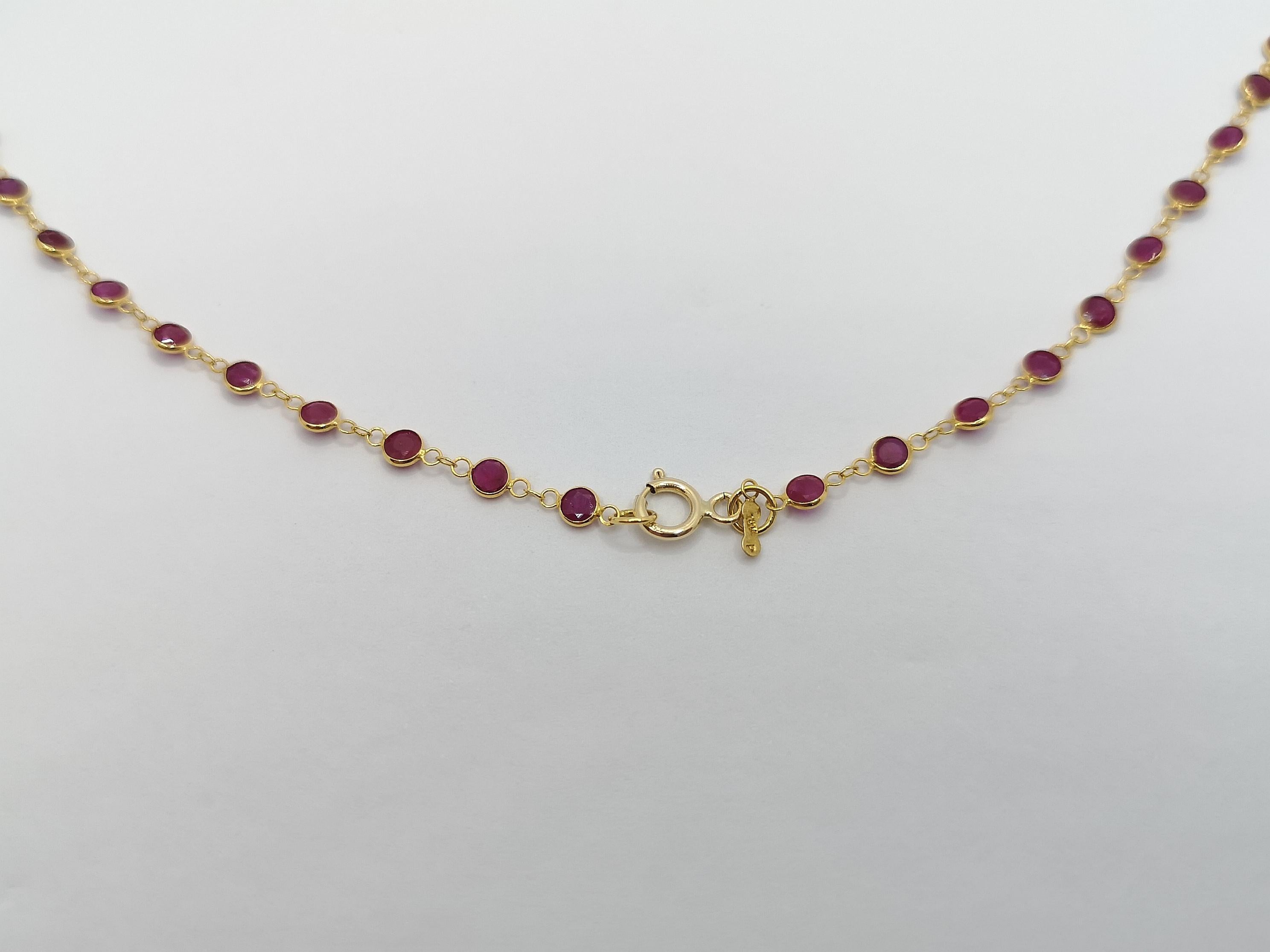Round Cut Ruby Necklace Set in 18 Karat Gold Settings For Sale