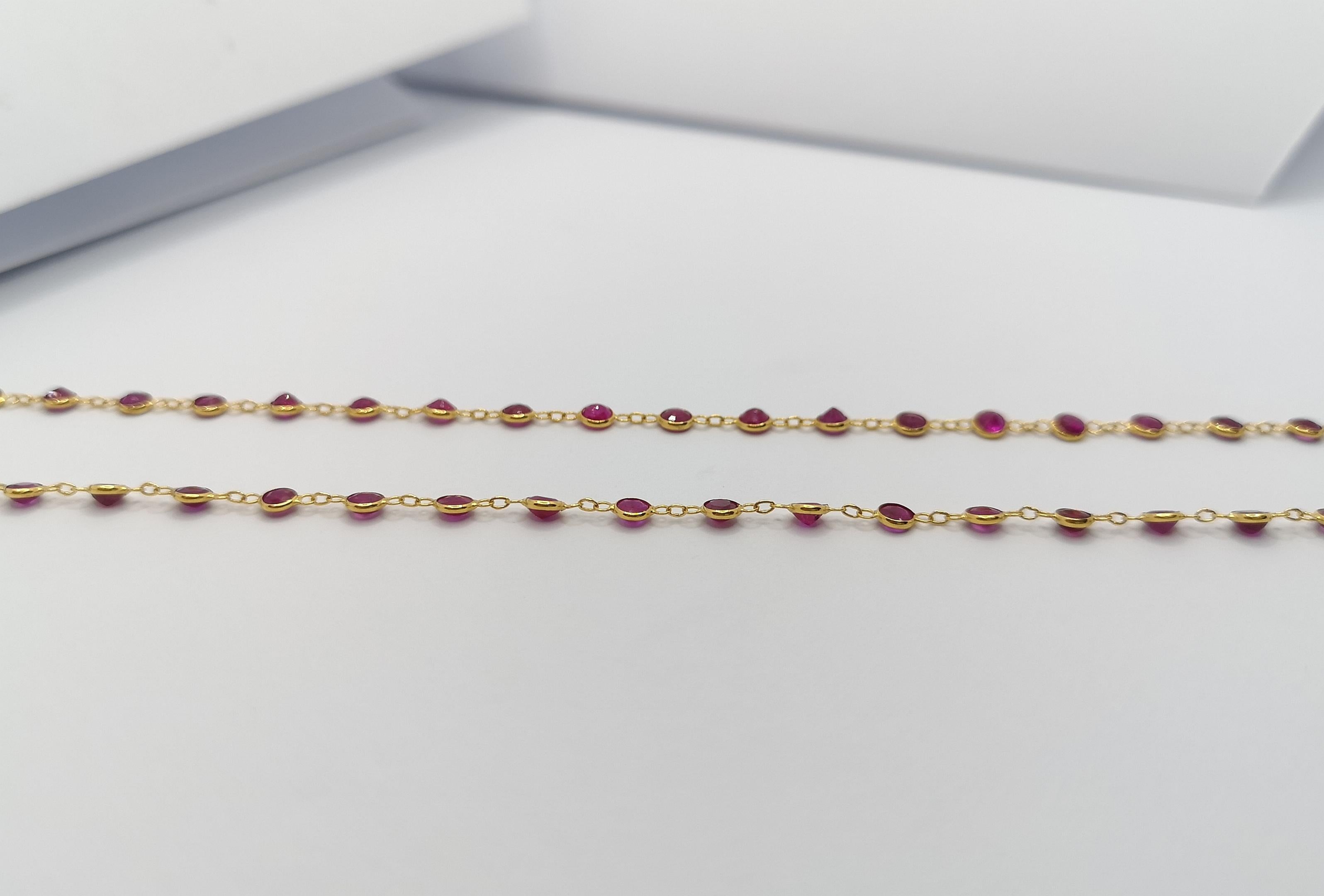 Ruby Necklace Set in 18 Karat Gold Settings In New Condition For Sale In Bangkok, TH