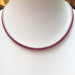 Collar de rubíes engastados en oro blanco de 18 quilates