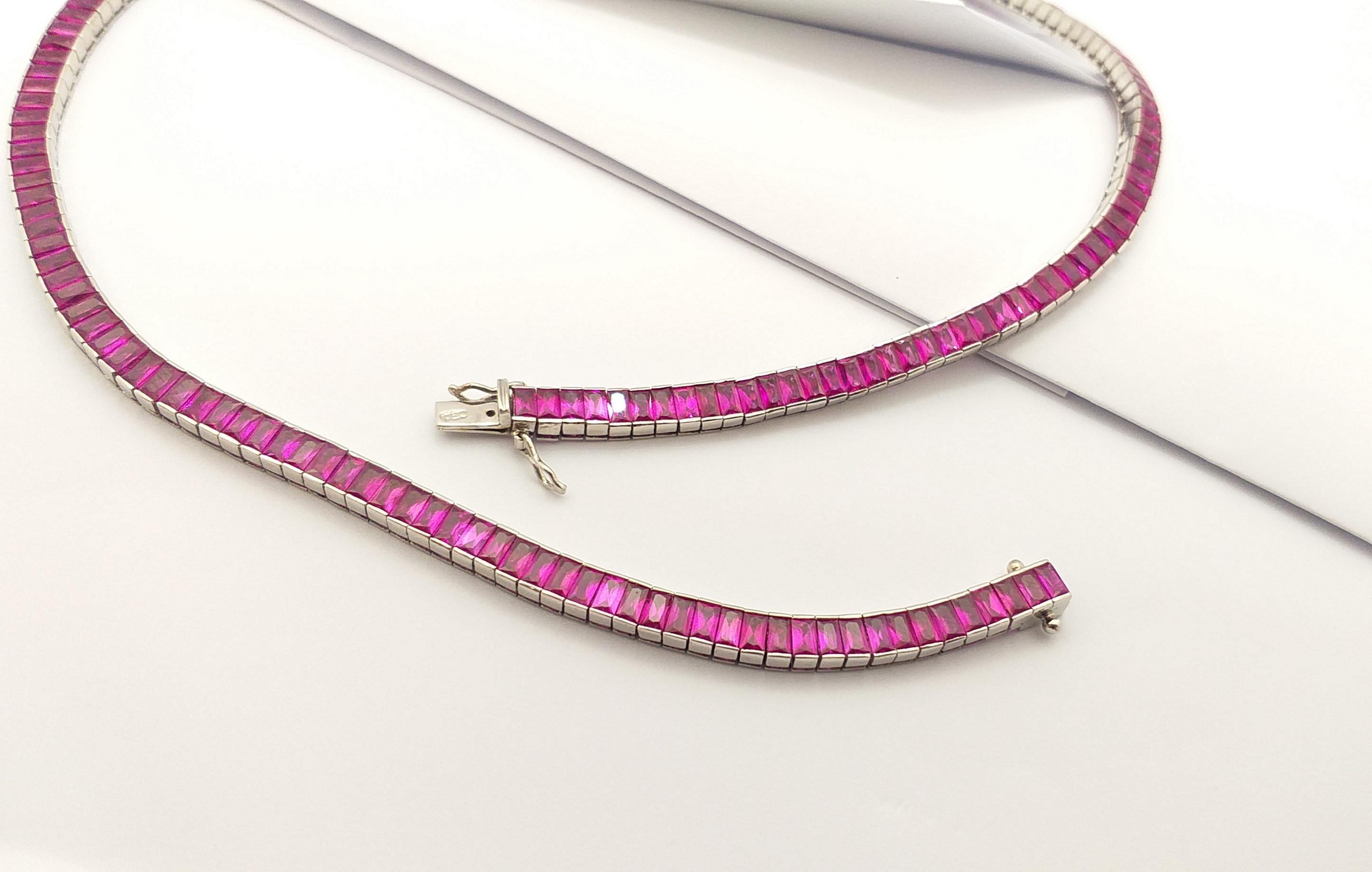 Ruby Necklace Set in 18 Karat White Gold Settings In New Condition For Sale In Bangkok, TH