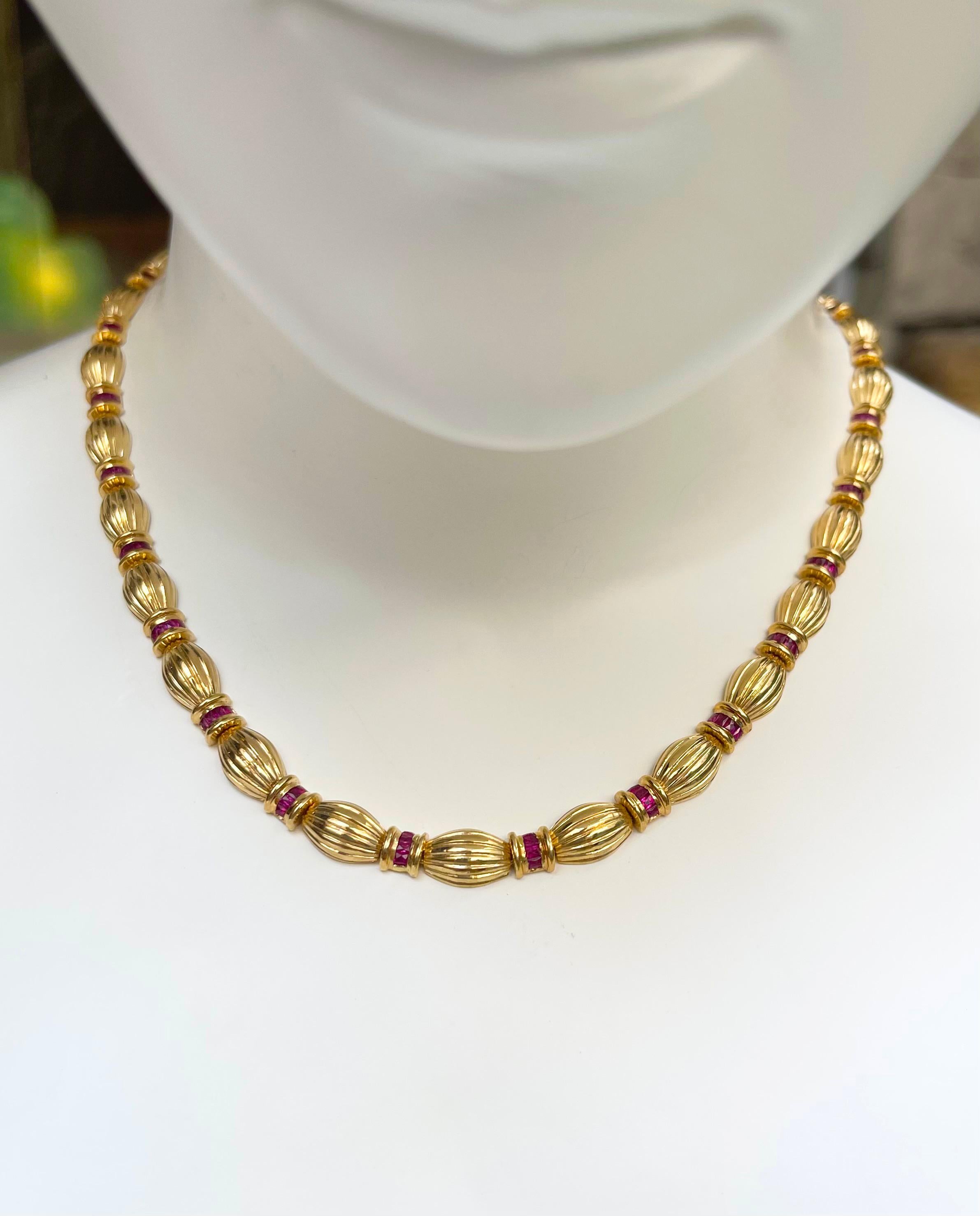 Ruby 6.36 carats Necklace set in 18K Gold Settings

Width: 0.7 cm 
Length: 42.0 cm
Total Weight: 53.04 grams

